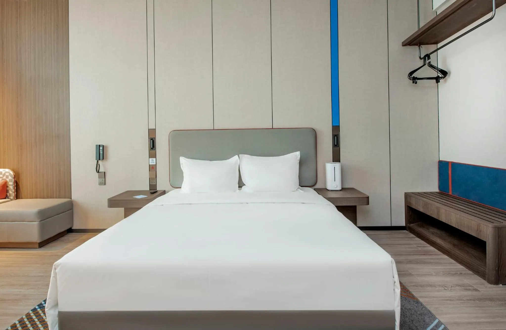 Photo of the whole room, Bed in Holiday Inn Express Yinchuan Lanxi Valley Plaza by IHG