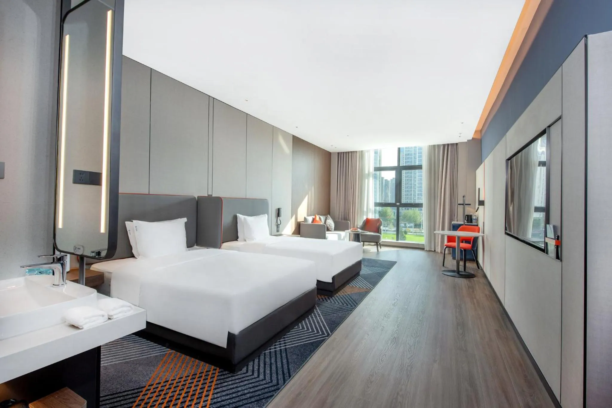 Photo of the whole room, Bed in Holiday Inn Express Yinchuan Lanxi Valley Plaza by IHG