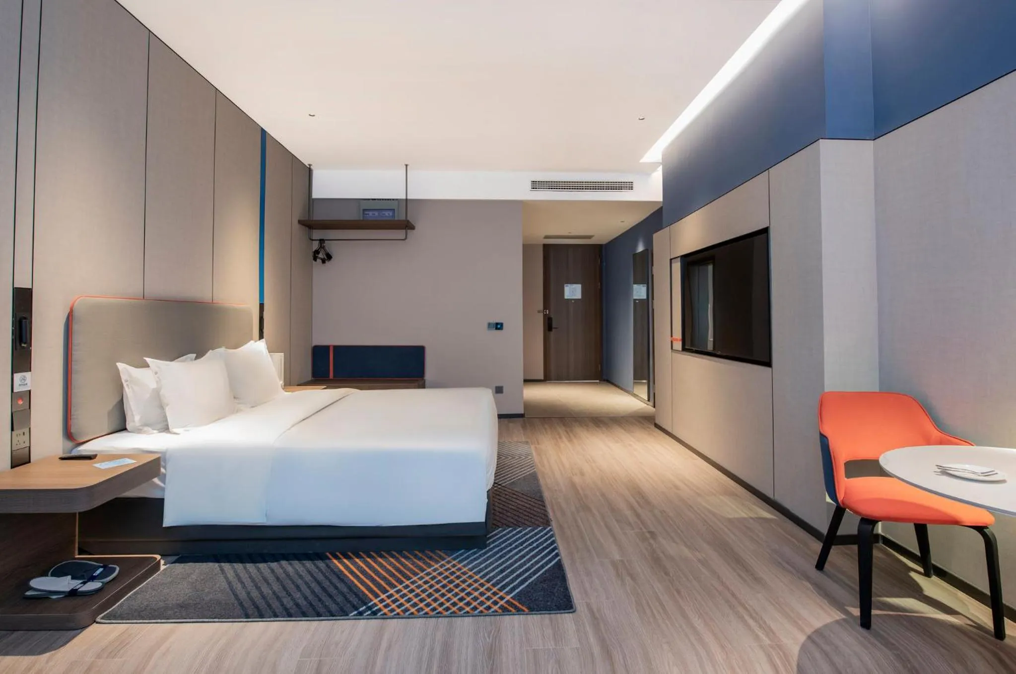 Photo of the whole room, Bed in Holiday Inn Express Yinchuan Lanxi Valley Plaza by IHG