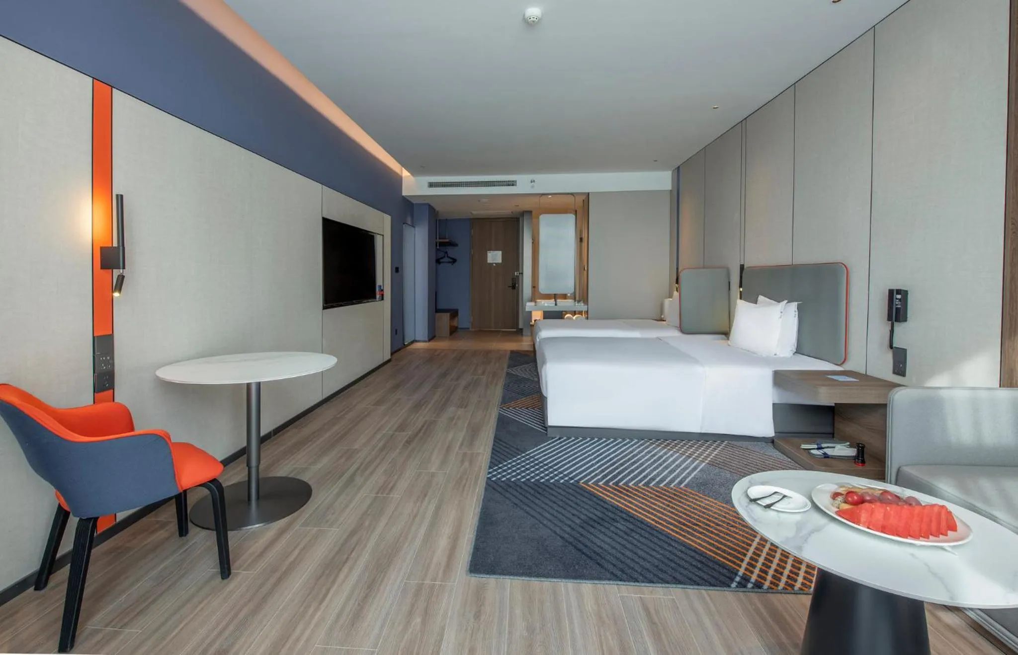 Photo of the whole room, Bed in Holiday Inn Express Yinchuan Lanxi Valley Plaza by IHG