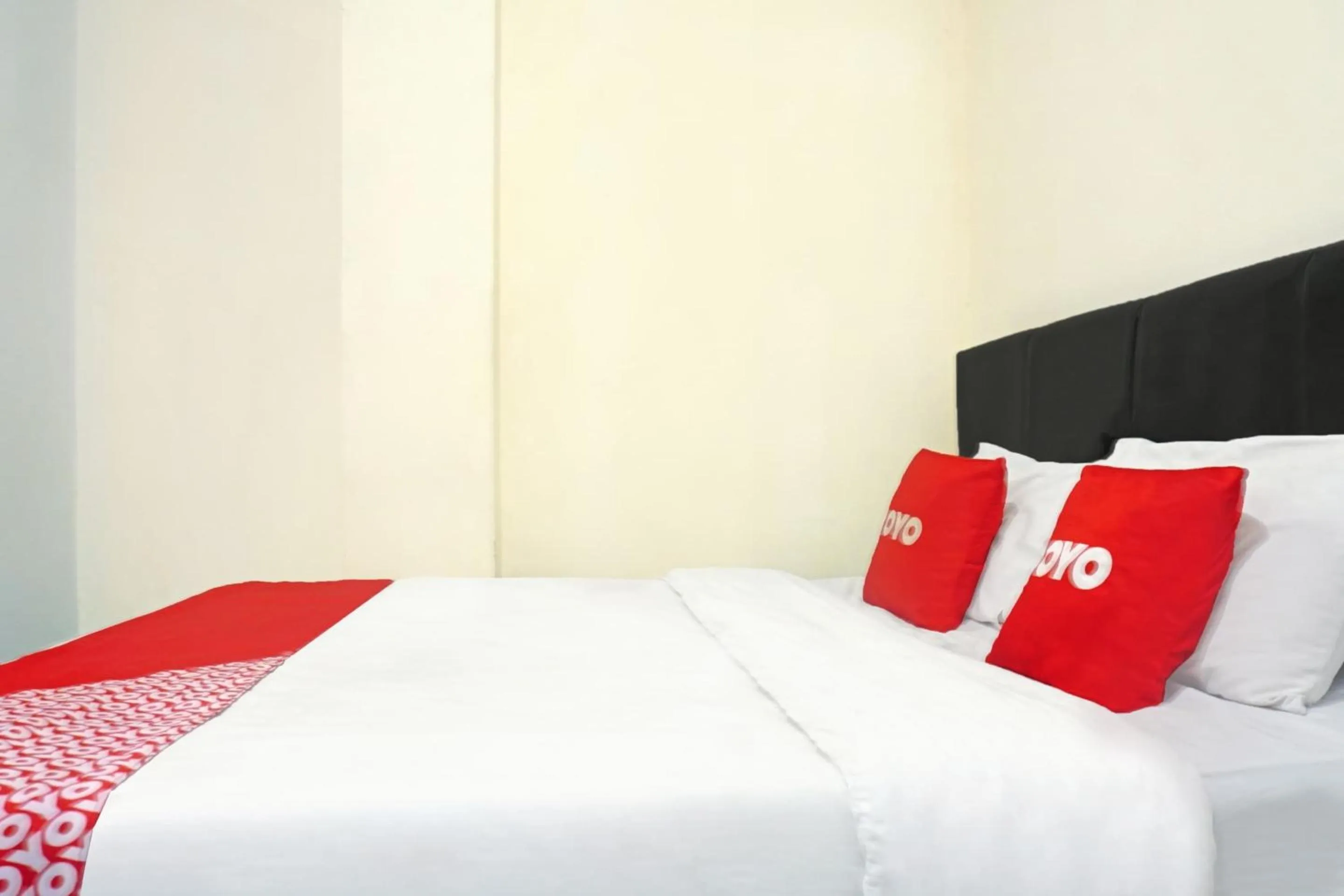 Bedroom, Bed in Hotel O J&b Room Pramuka