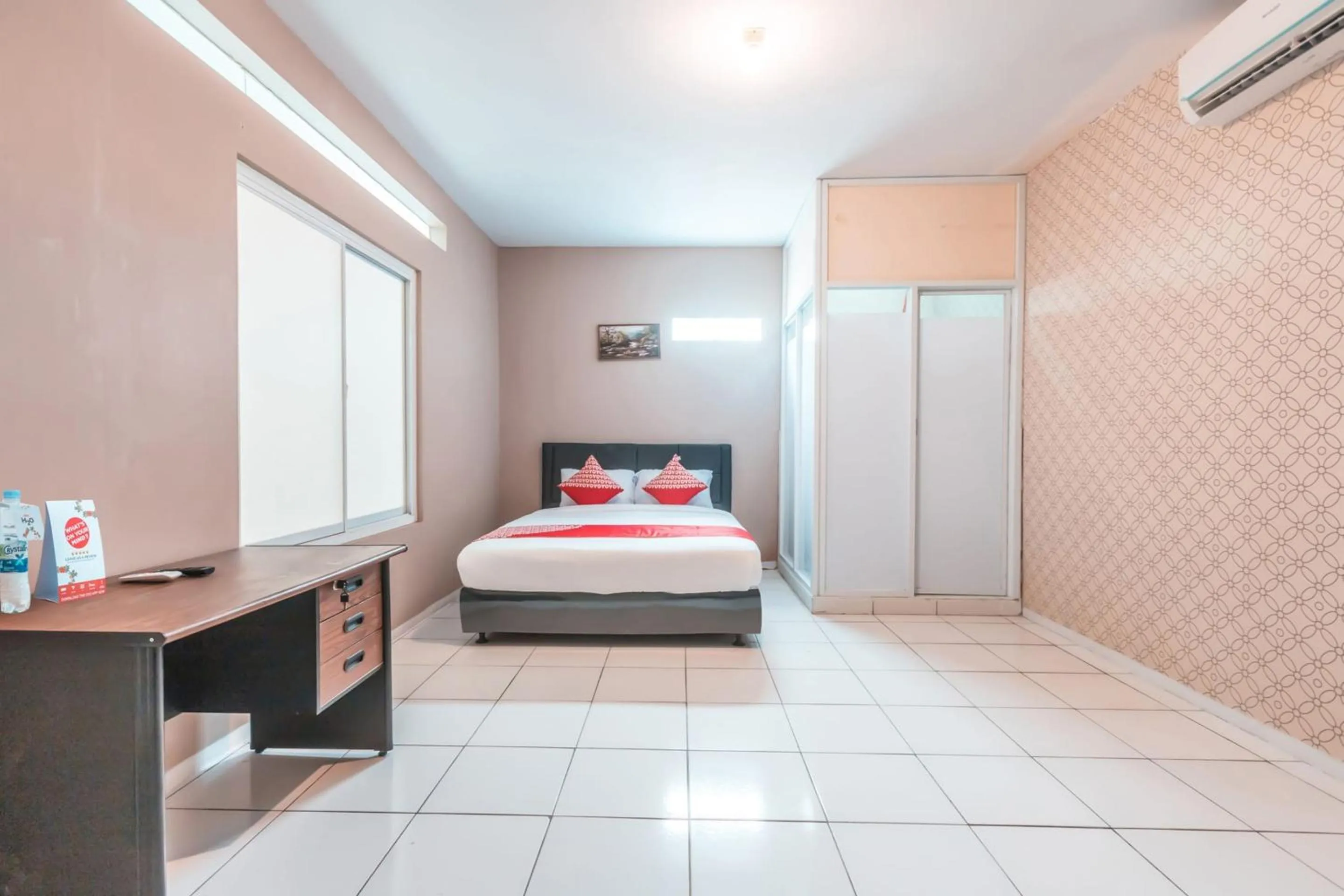 Bedroom, Bed in Hotel O J&b Room Pramuka