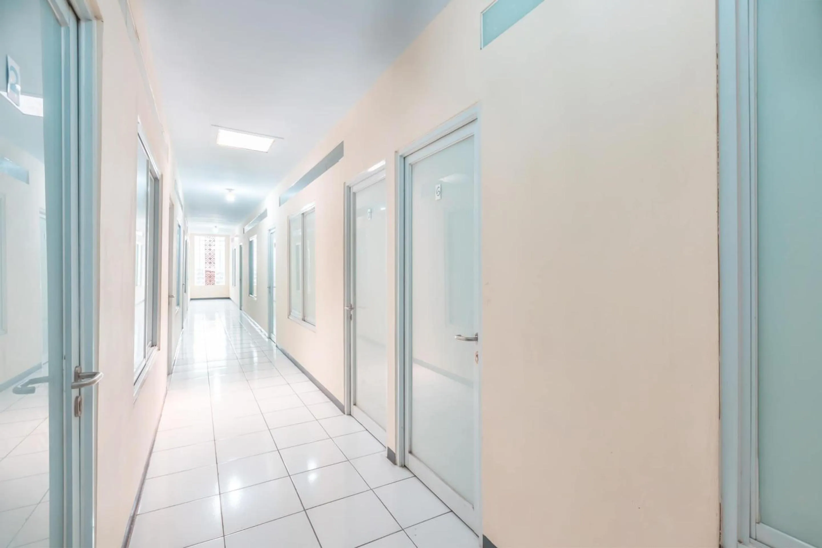 Lobby or reception in Hotel O J&b Room Pramuka