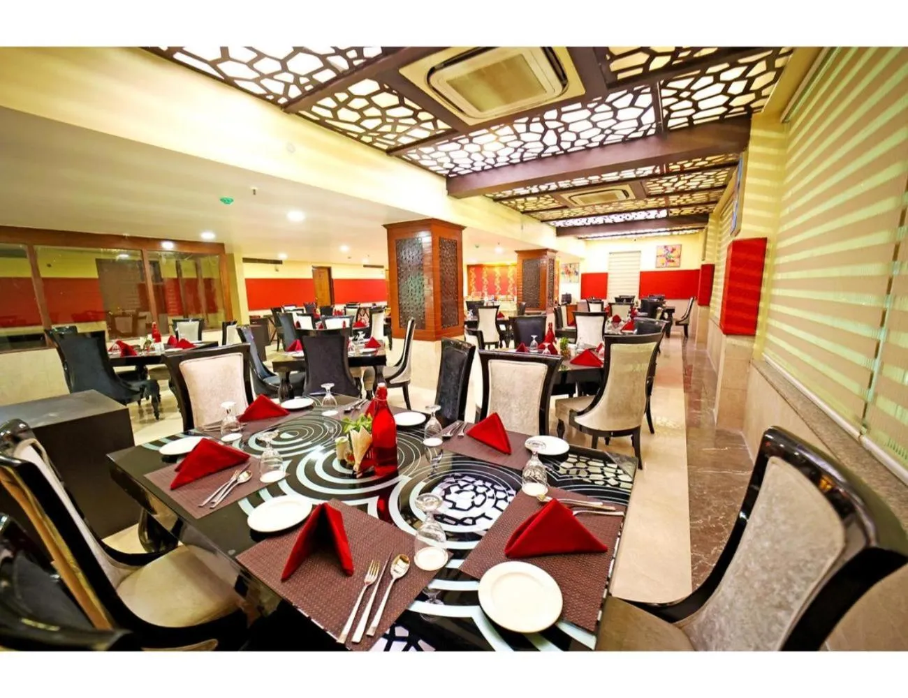 Restaurant/places to eat in The Red Velvet Hotel Samarpan, Patna