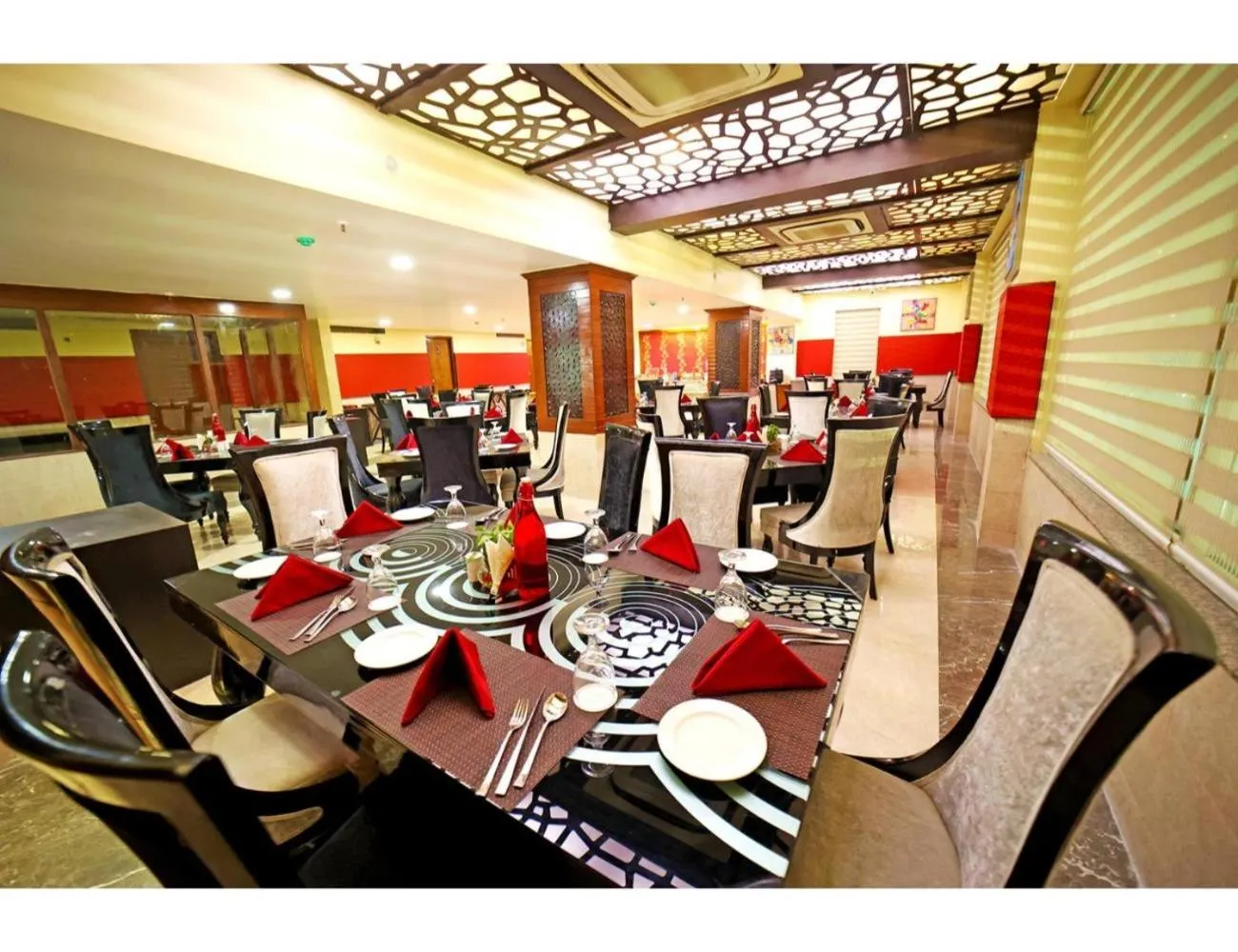 Restaurant/places to eat in The Red Velvet Hotel Samarpan, Patna
