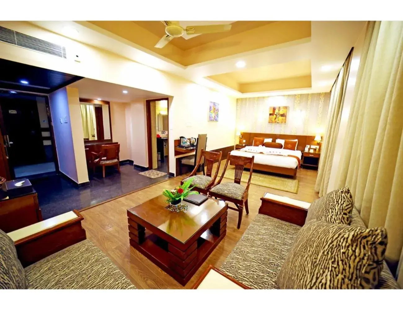 Suite in The Red Velvet Hotel Samarpan, Patna Suite in The Red Velvet Hotel Samarpan, Patna