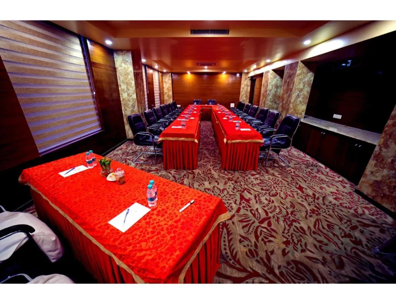 Living room in The Red Velvet Hotel Samarpan, Patna