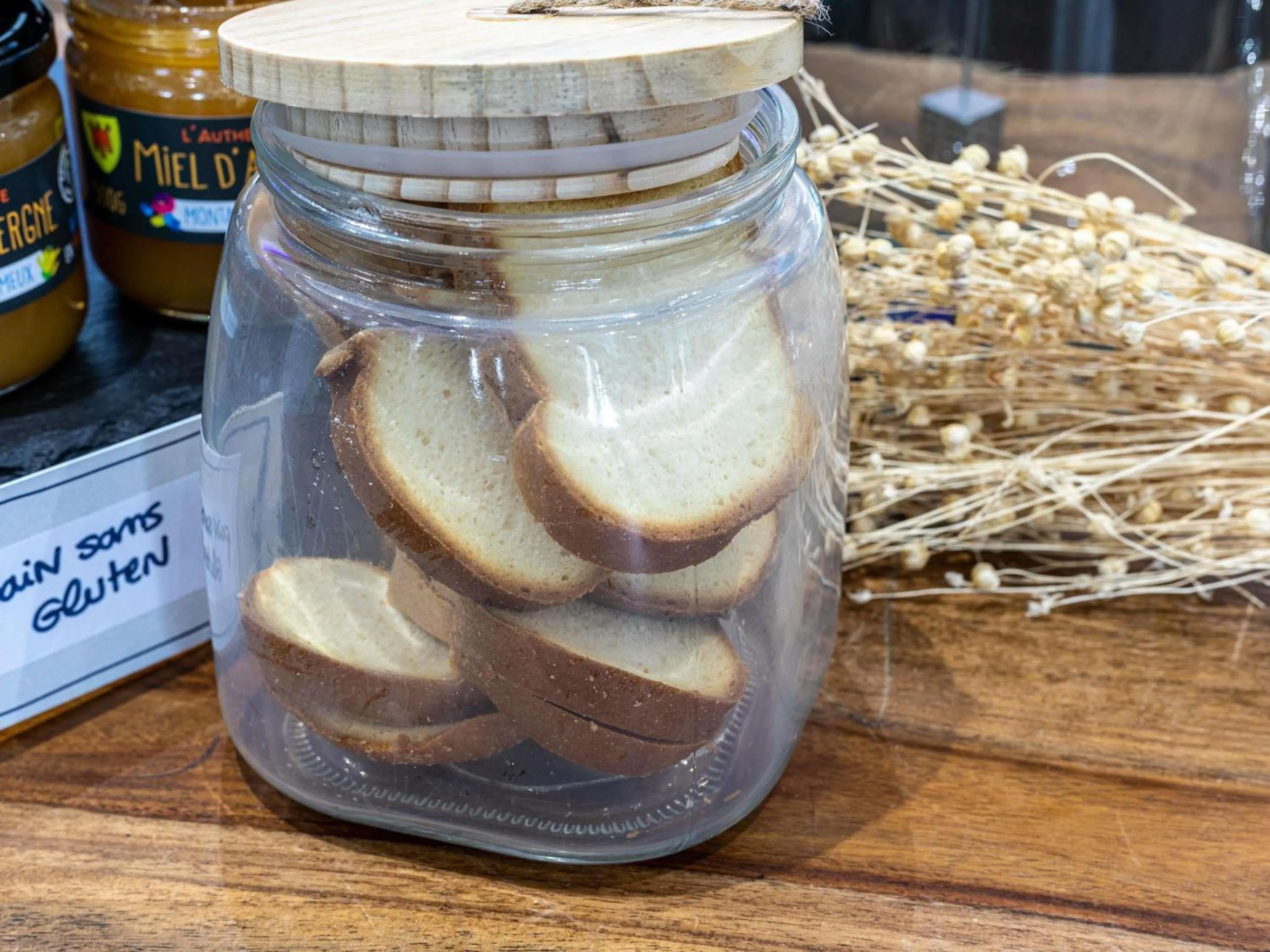 Restaurant/places to eat in Mercure Muscat