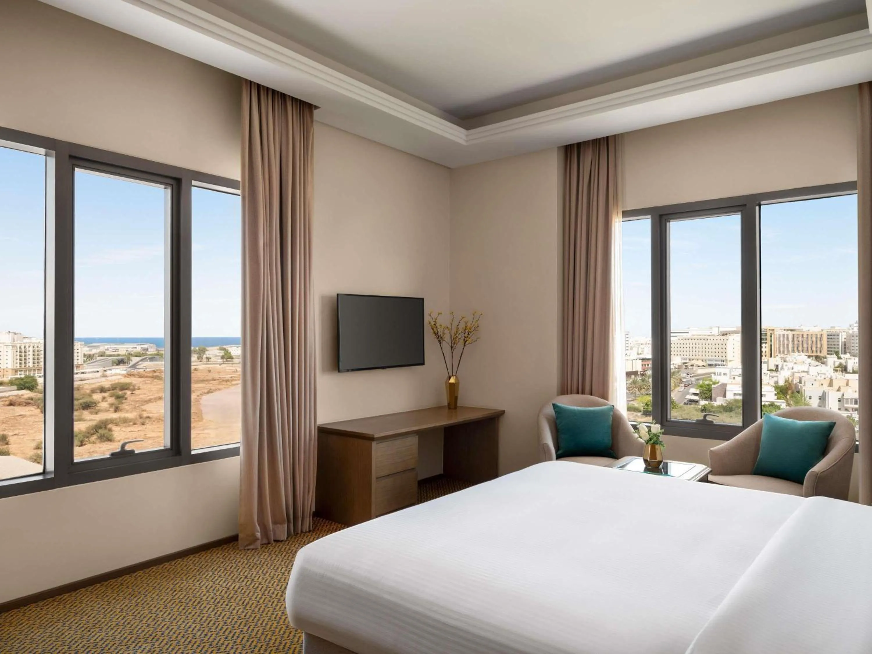 Bedroom, Bed in Mercure Muscat