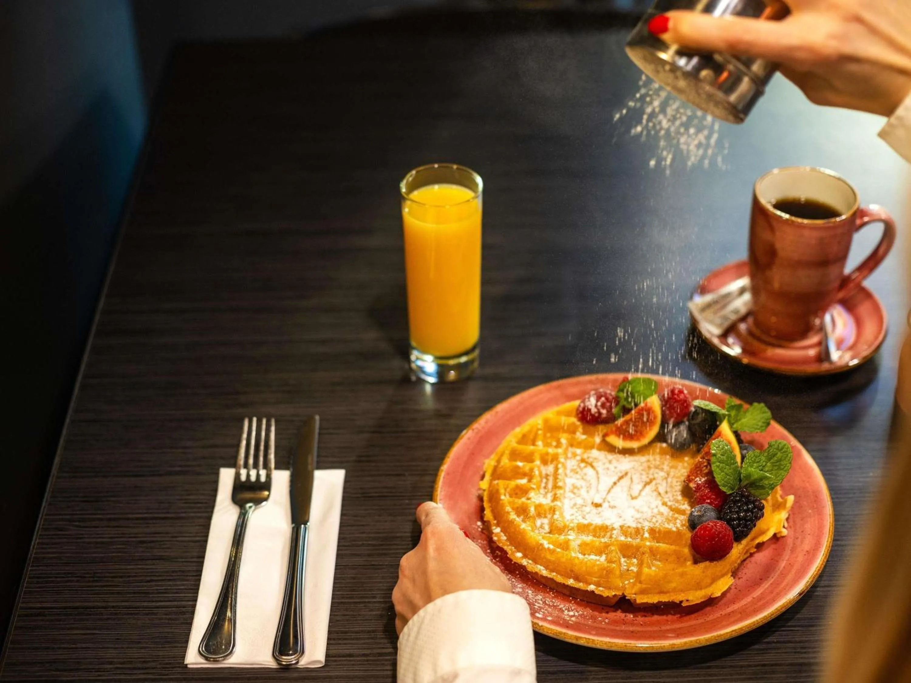 Lounge or bar in Mercure Muscat