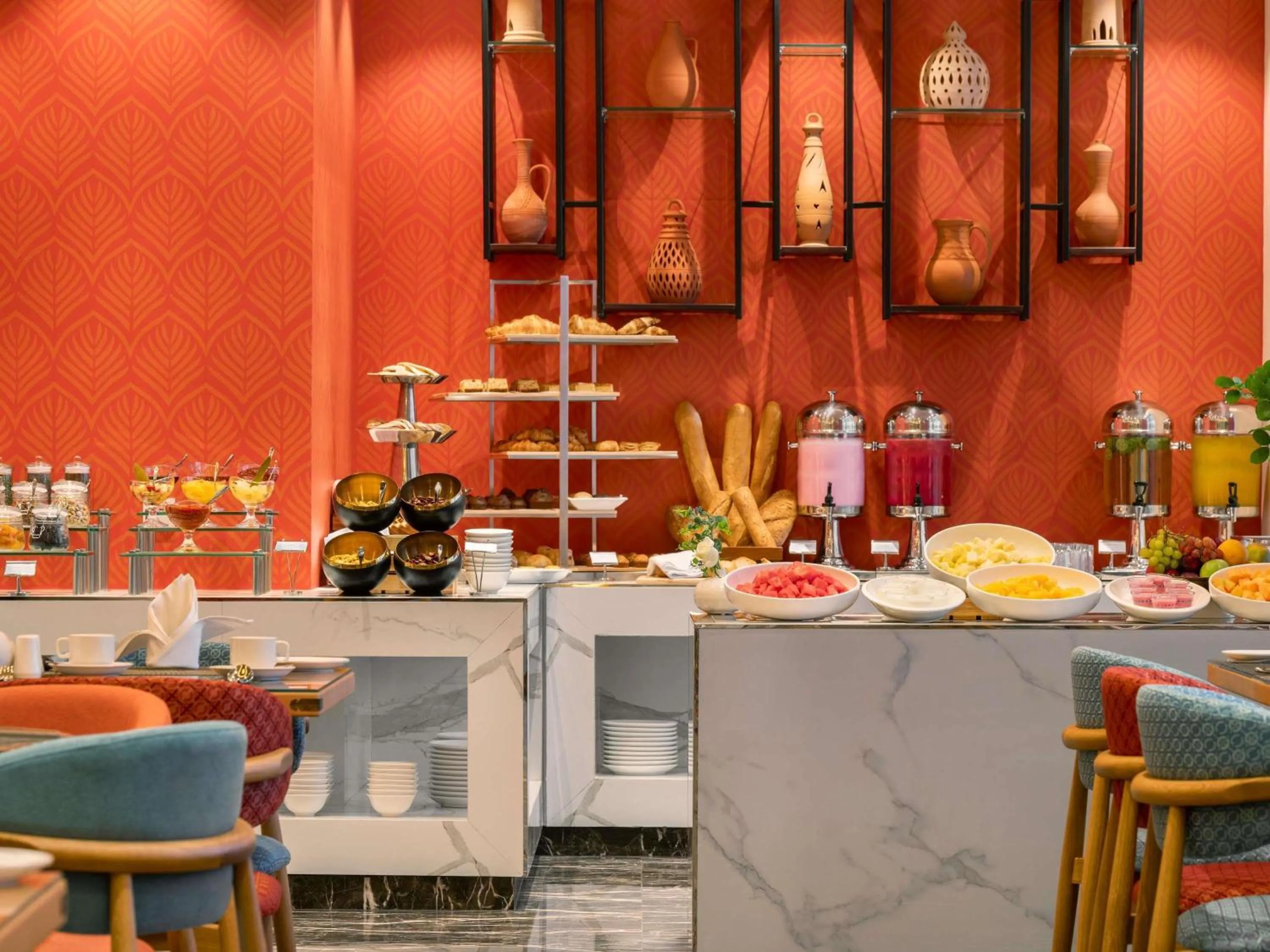 Restaurant/places to eat in Mercure Muscat