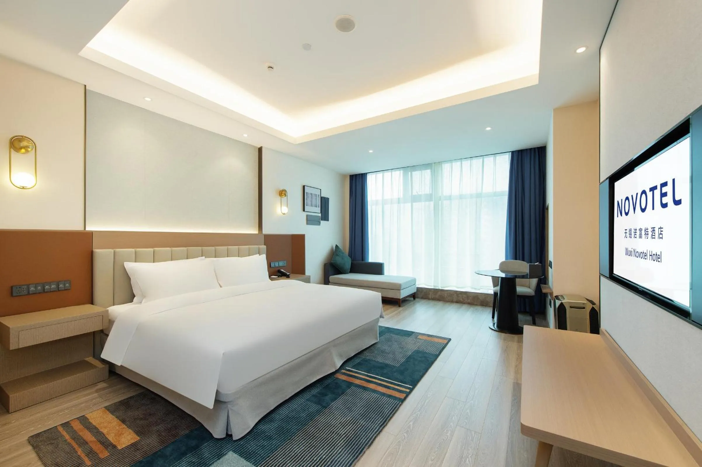 Dining area, Bed in Novotel Wuxi