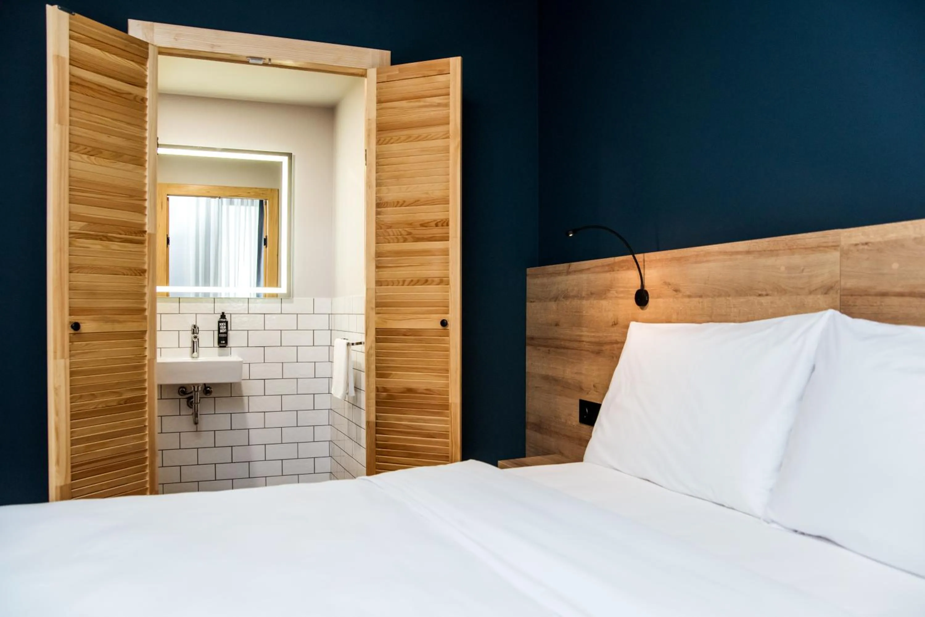 Bathroom, Bed in greet Tbilisi Center