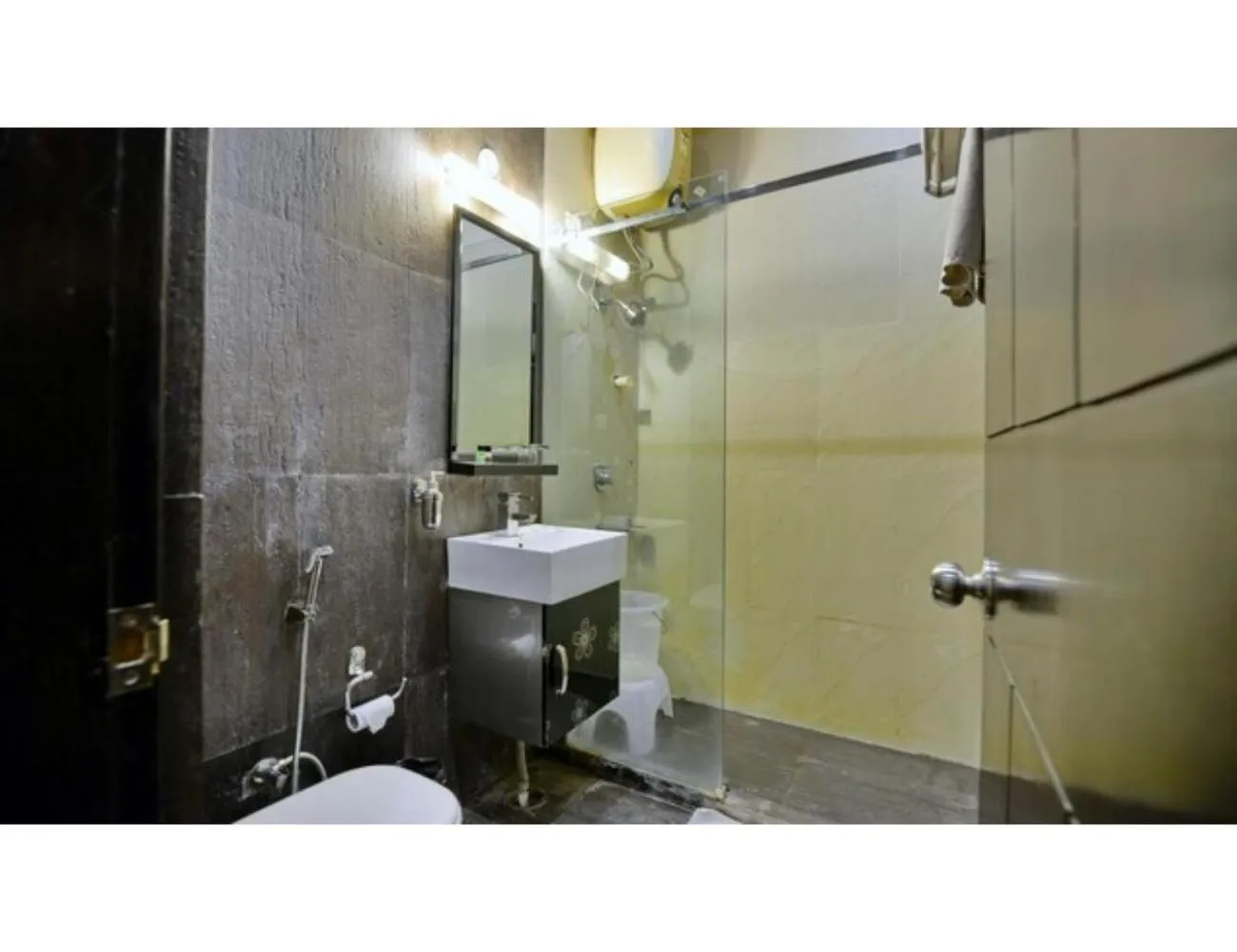 Shower in Hotel Kasauli Exotica, Himachal Pradesh