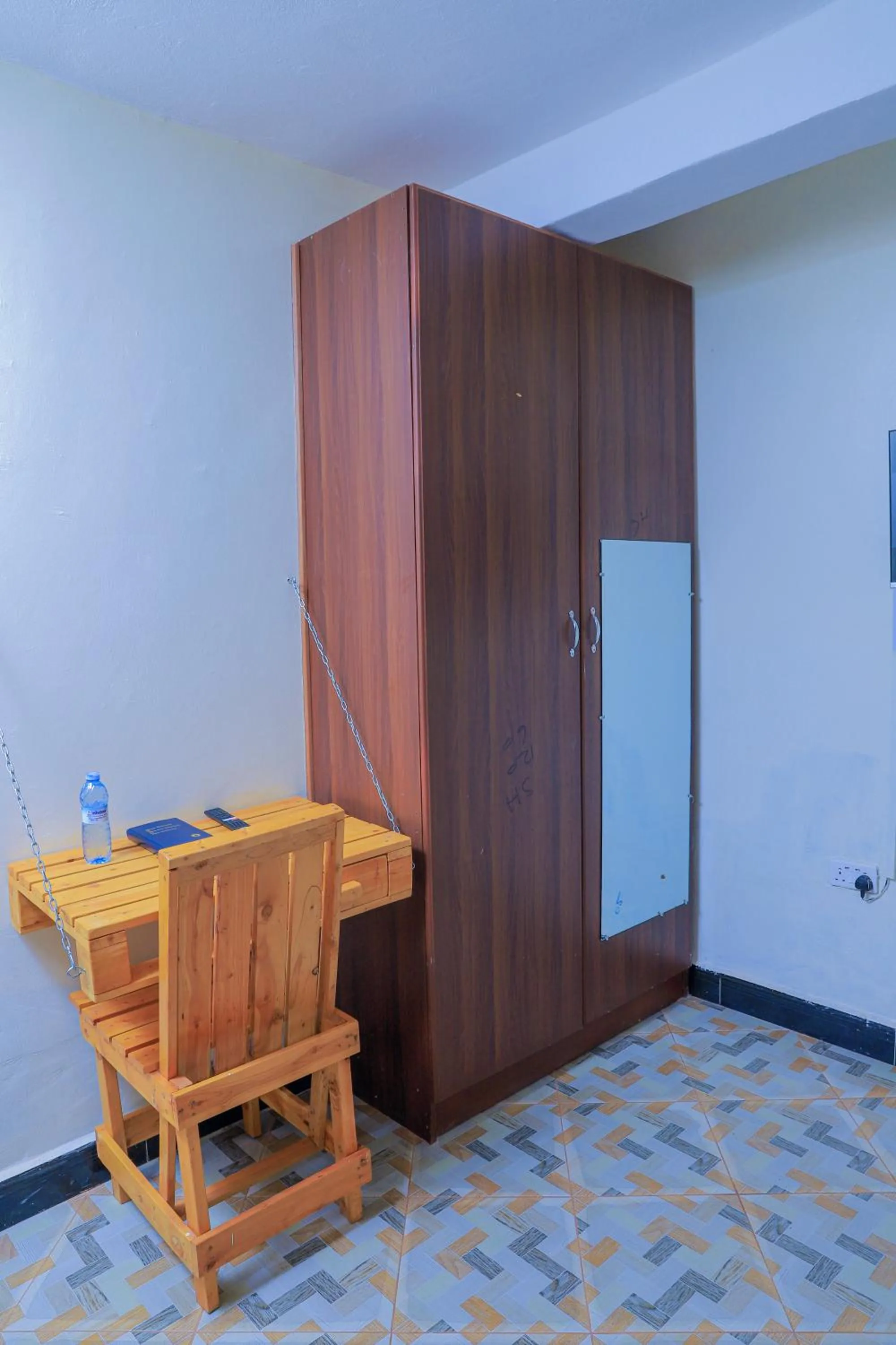 wardrobe in Hakyiri B&B