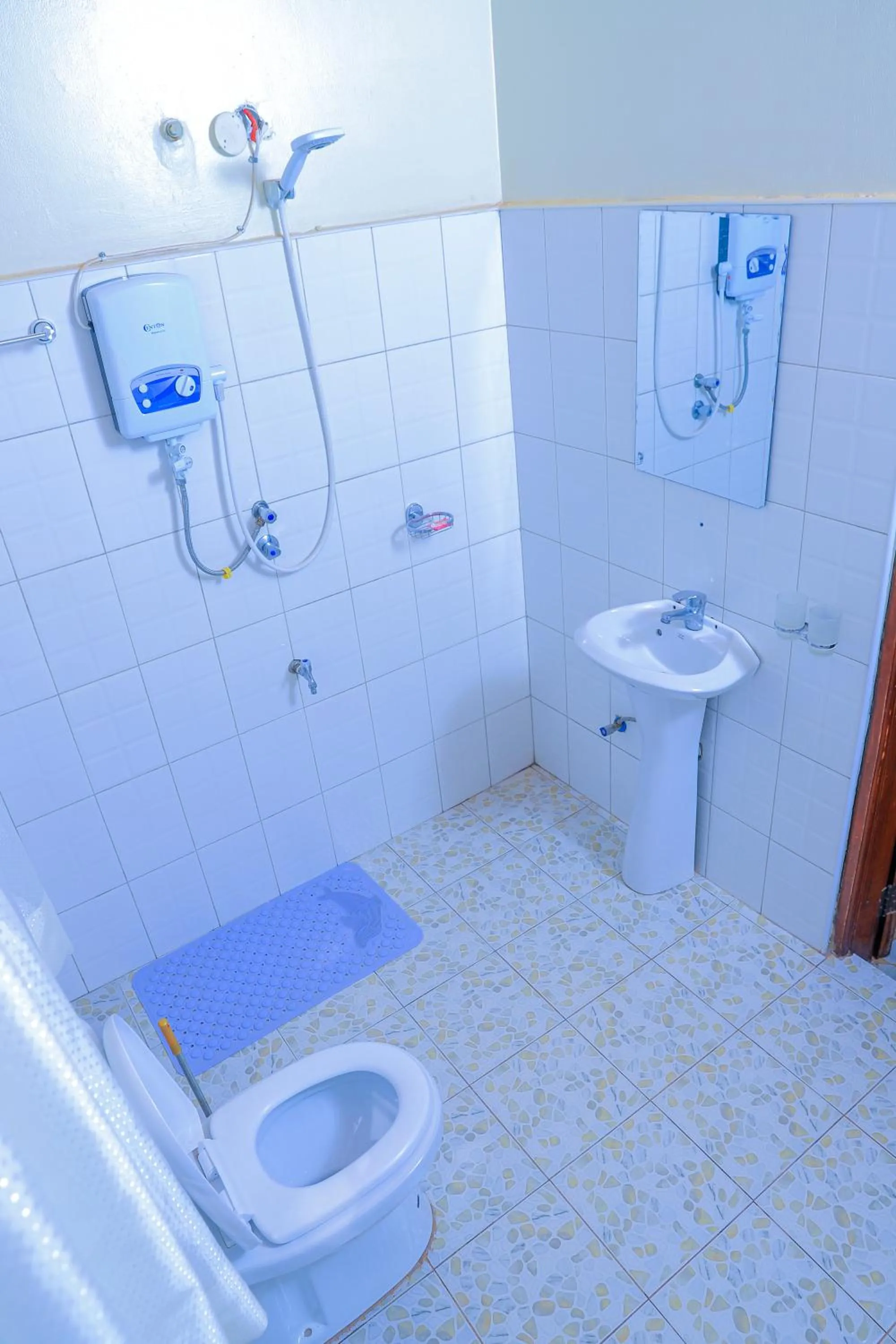 Shower in Hakyiri B&B