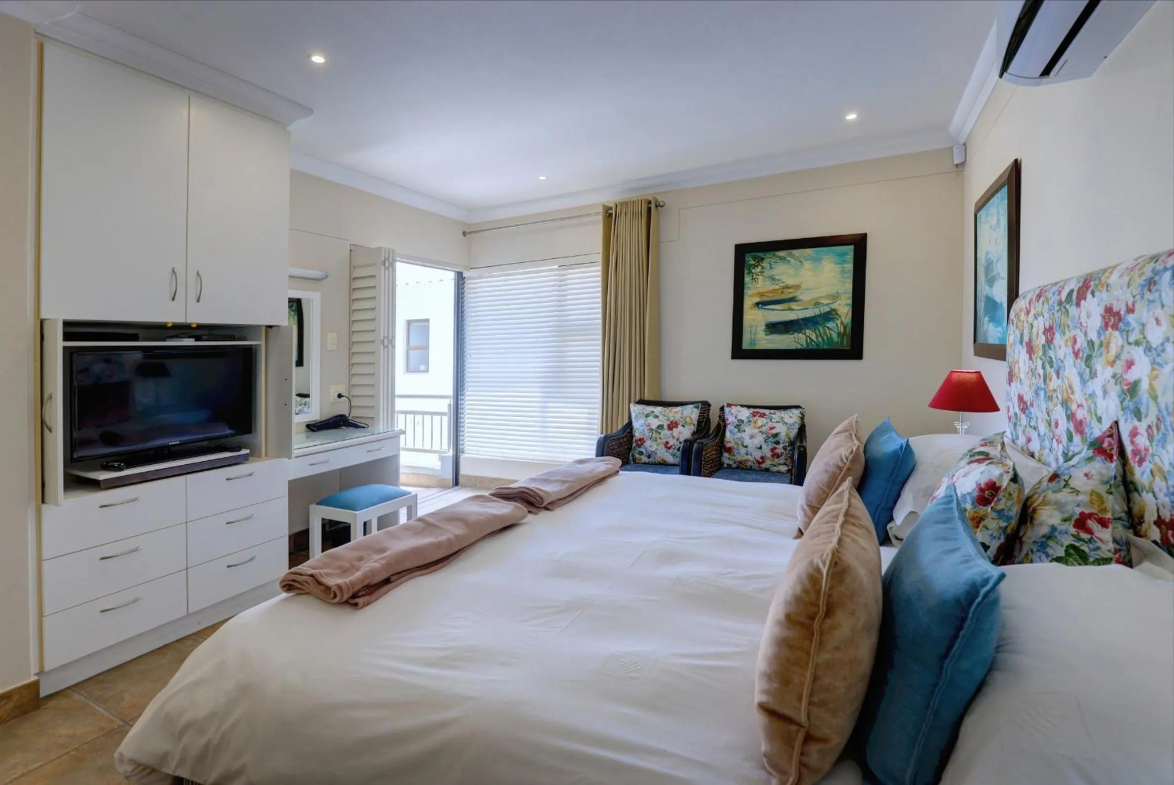 Bed in Makarios on Sea