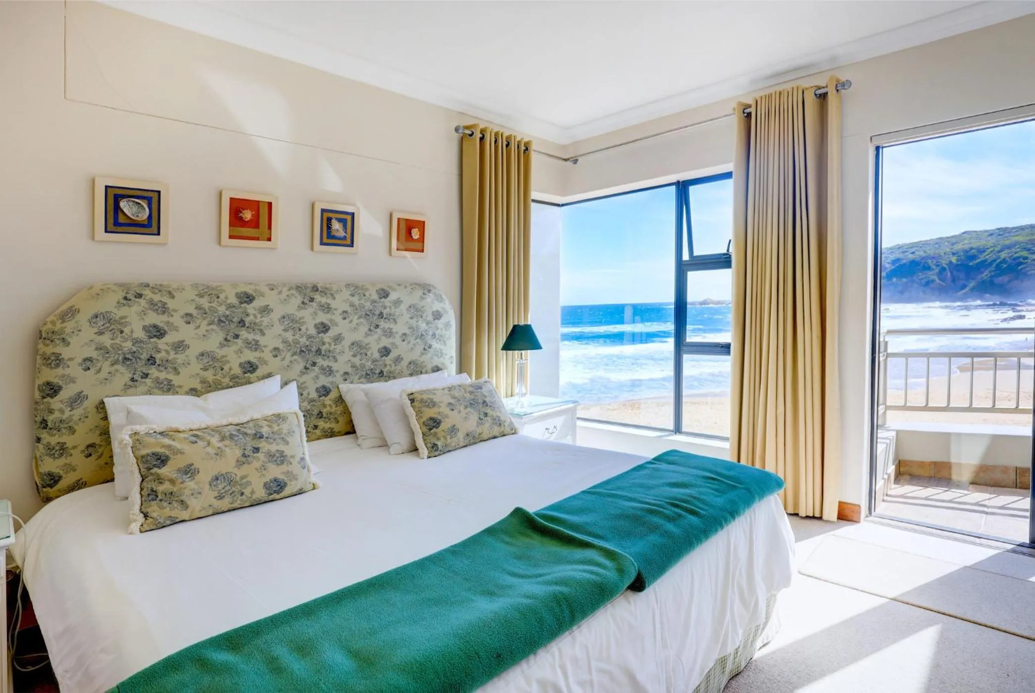 Bed in Makarios on Sea