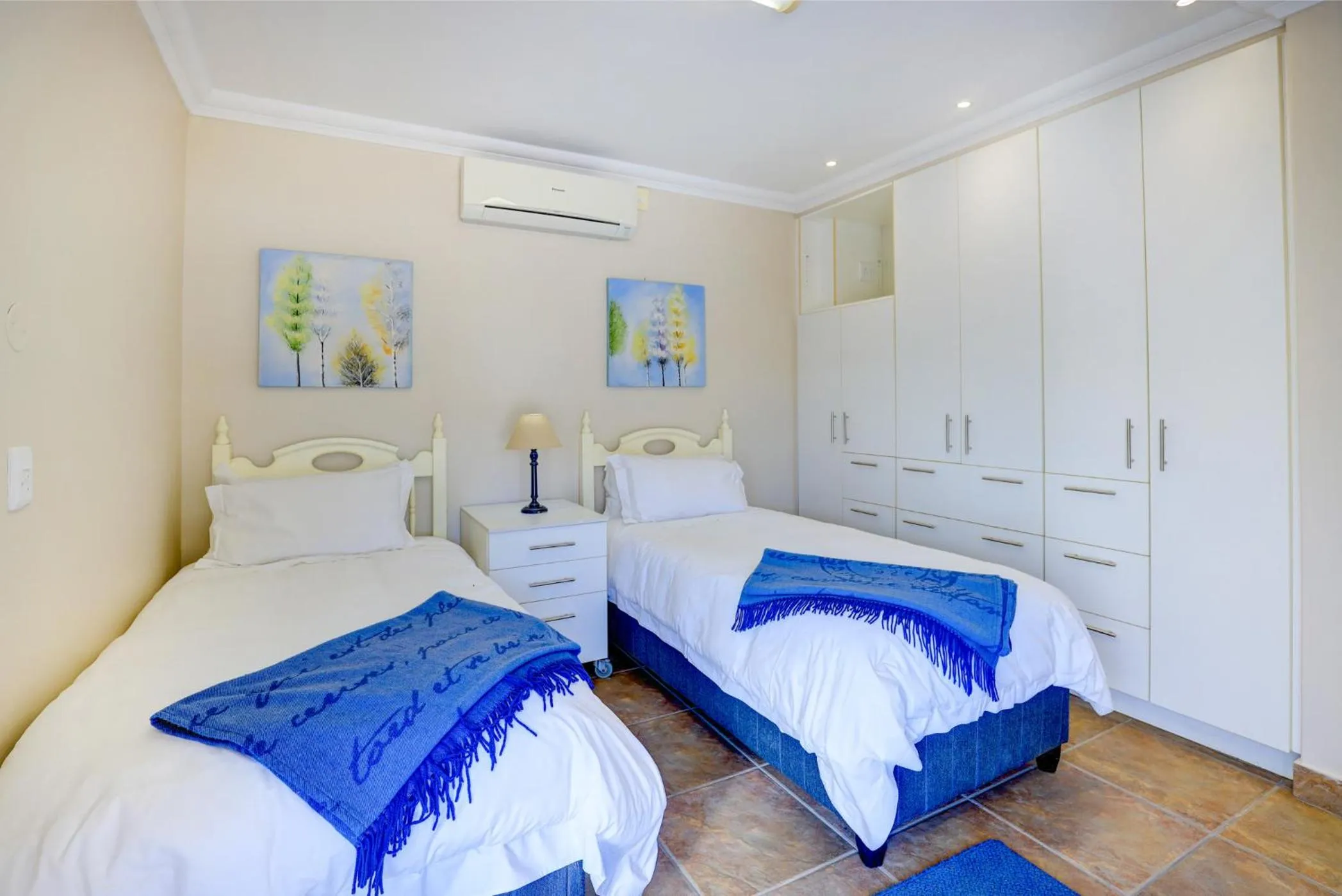 Bed in Makarios on Sea