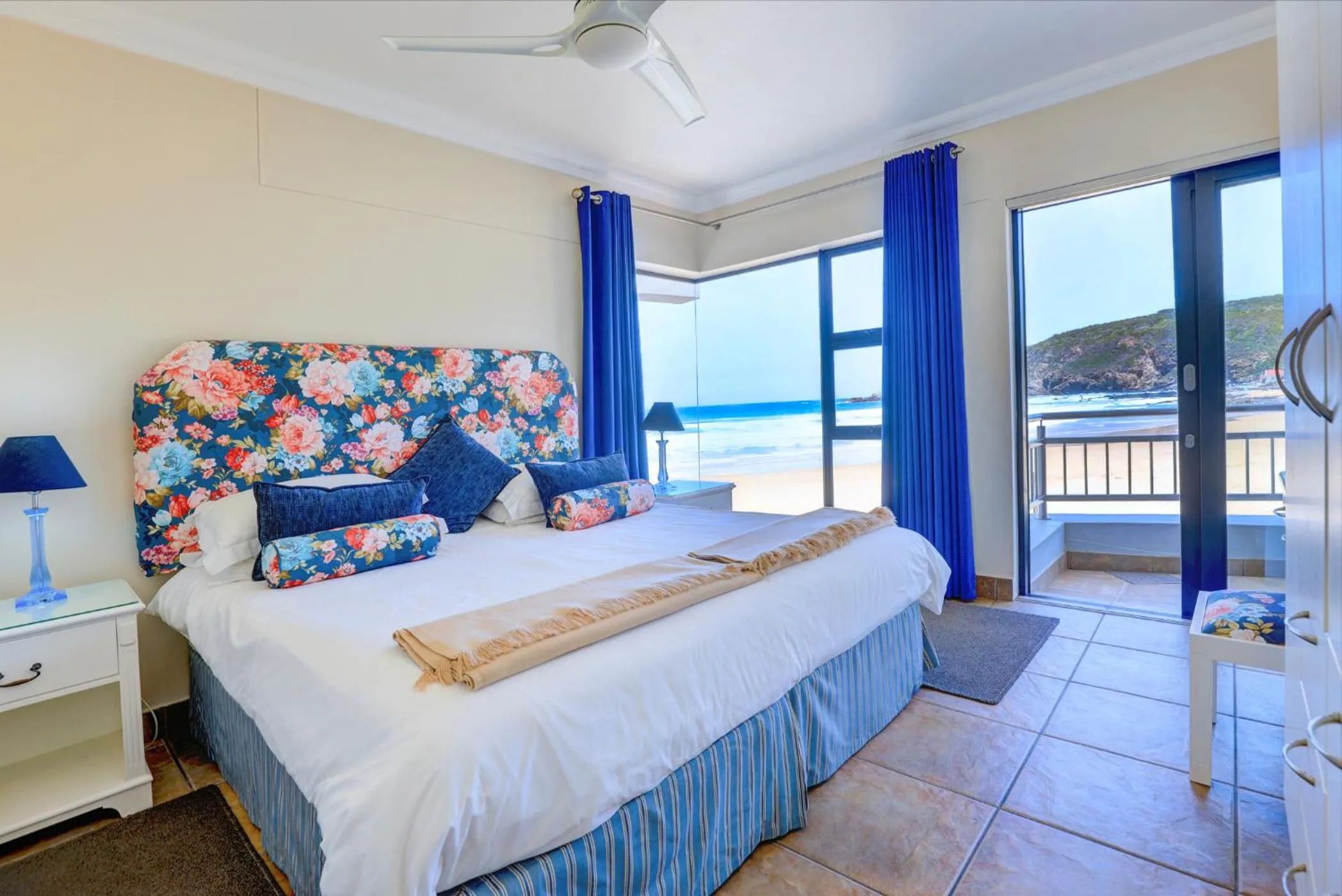 Bed in Makarios on Sea