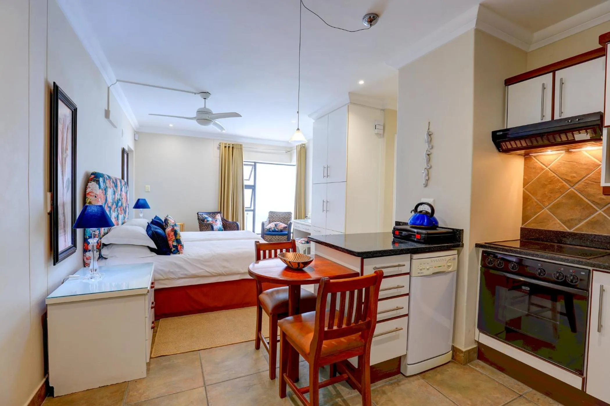 Bed in Makarios on Sea