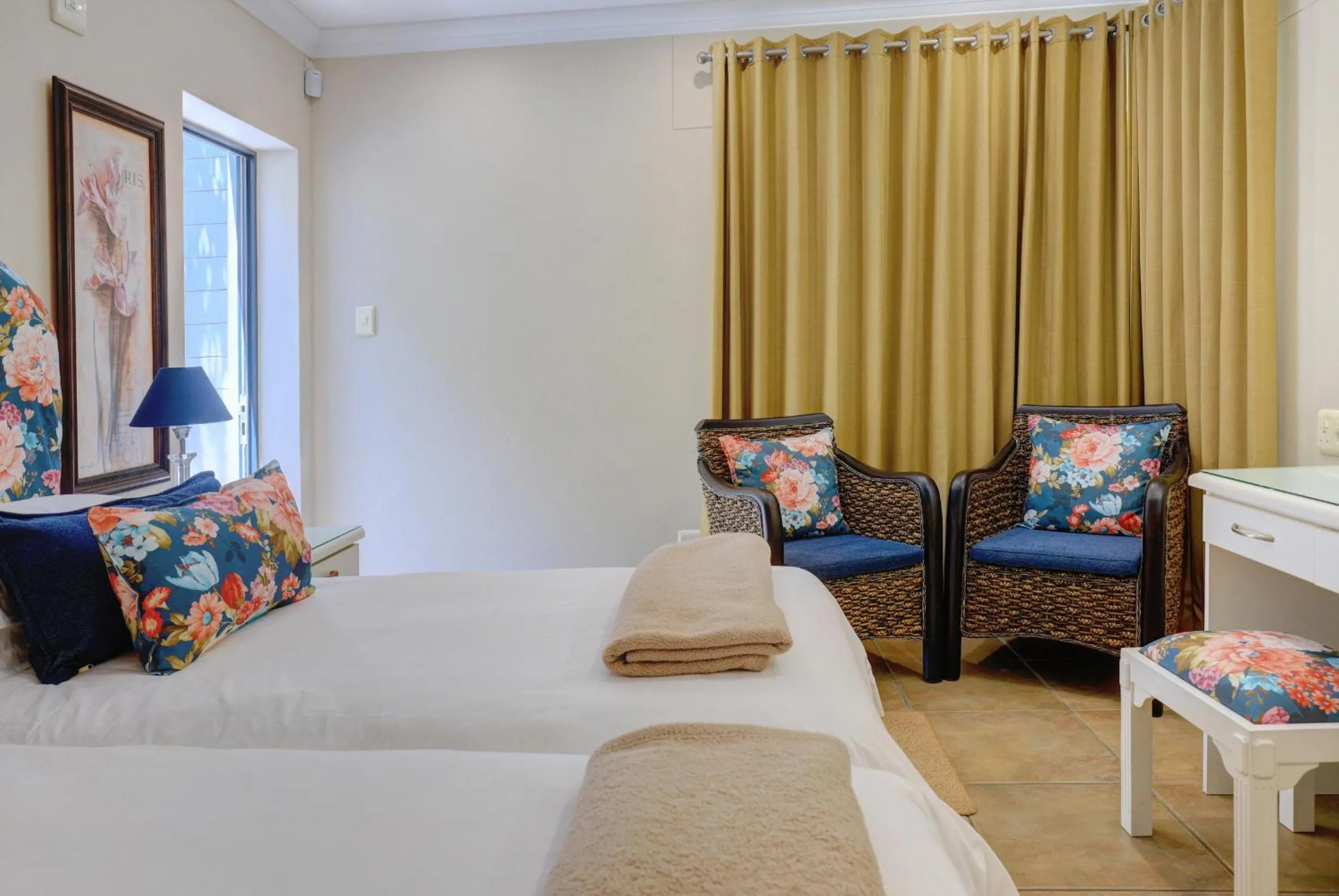 Bed in Makarios on Sea