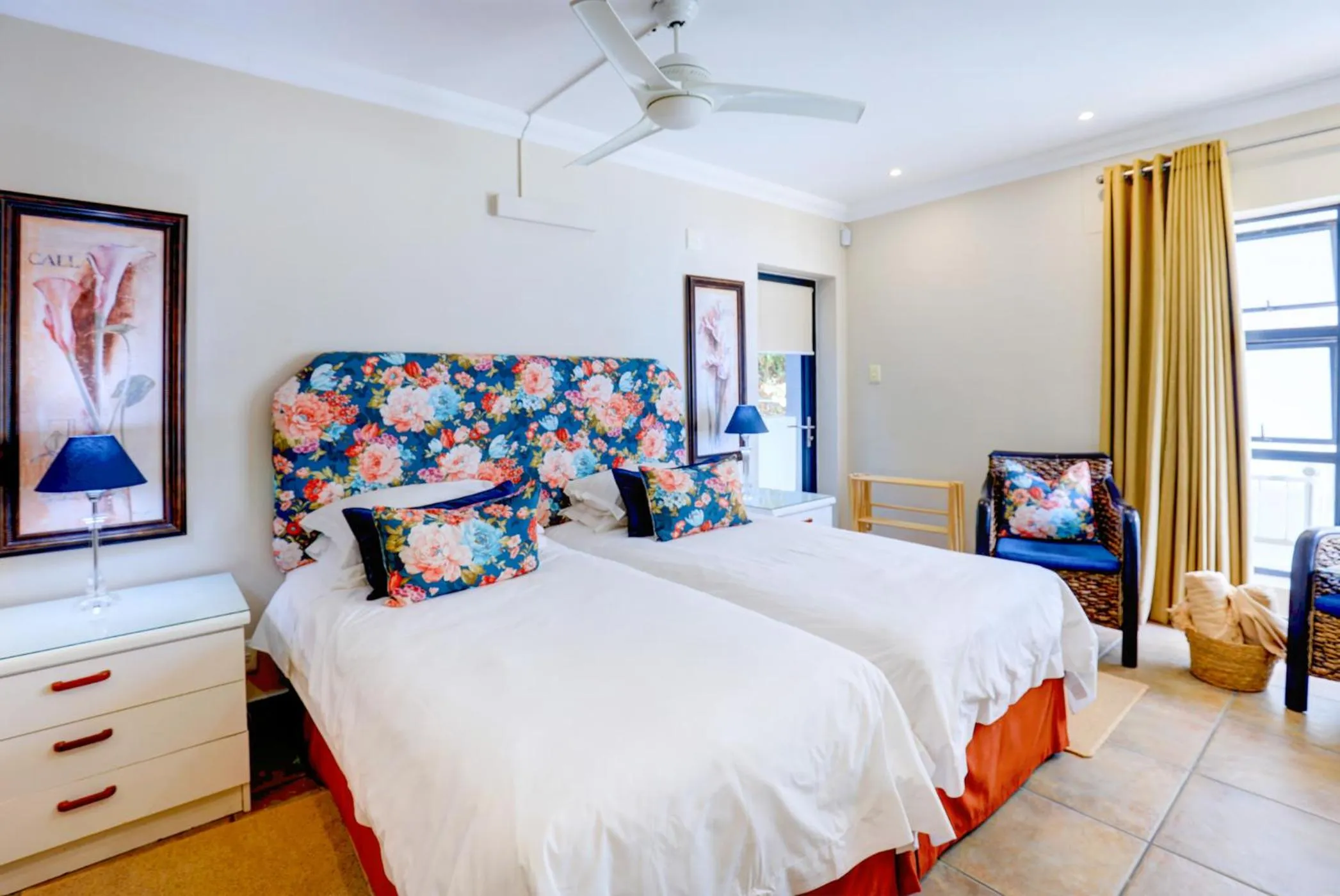 Bed in Makarios on Sea