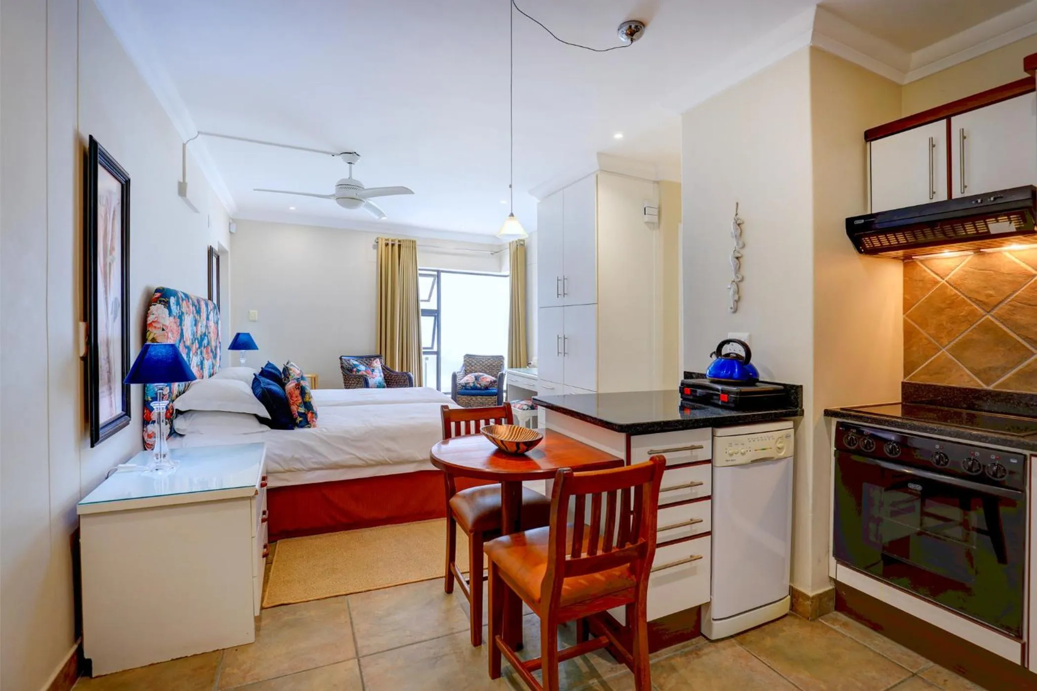 Bed in Makarios on Sea