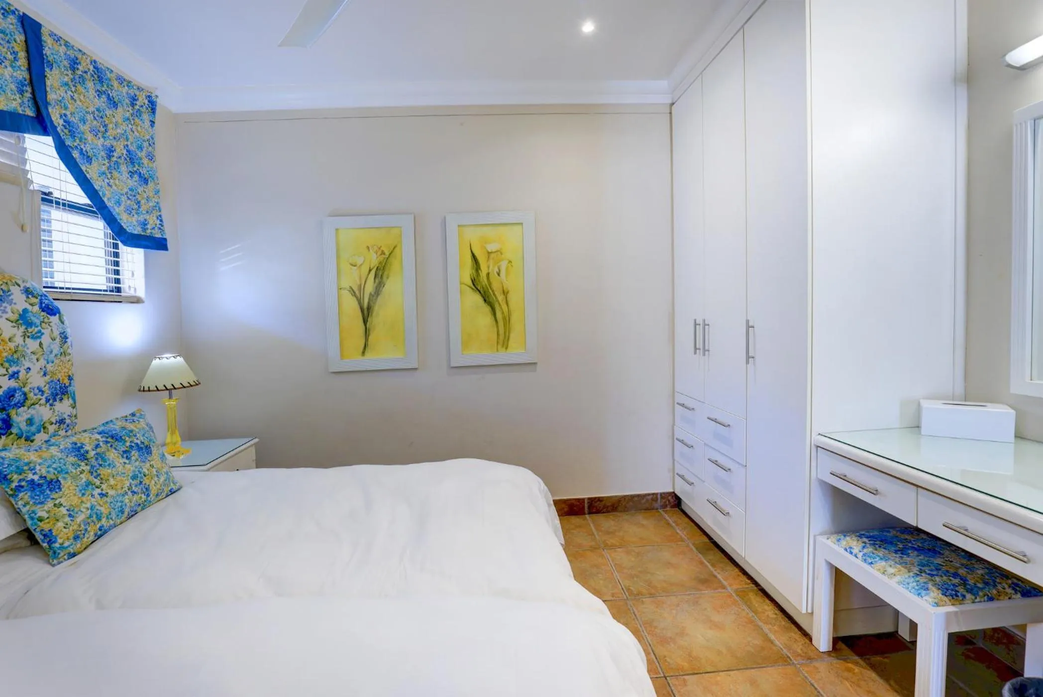 Bed in Makarios on Sea