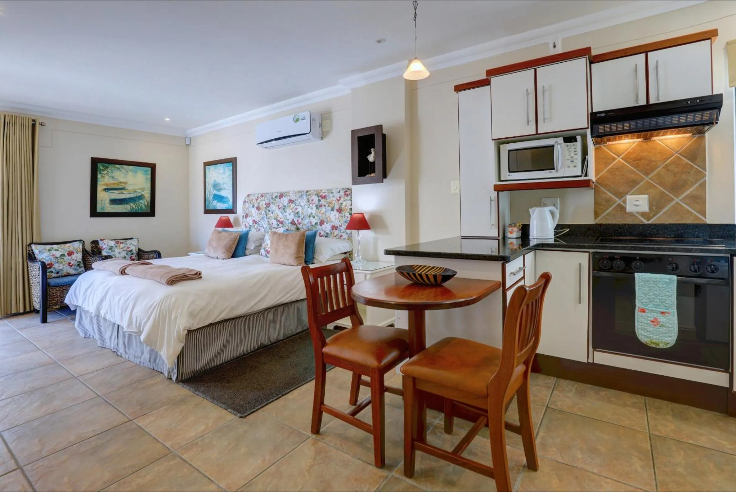 Bed in Makarios on Sea