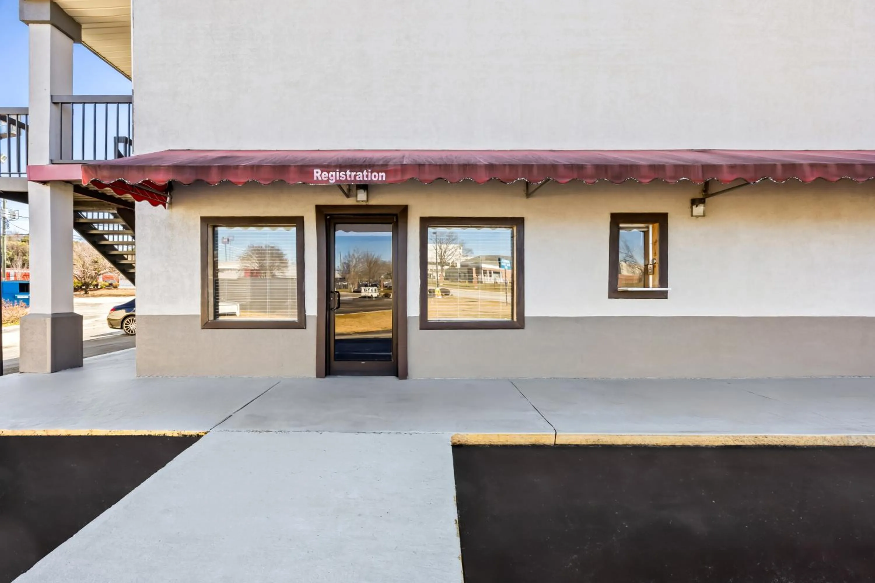 Facade/entrance in America's Best Value Inn-Columbia