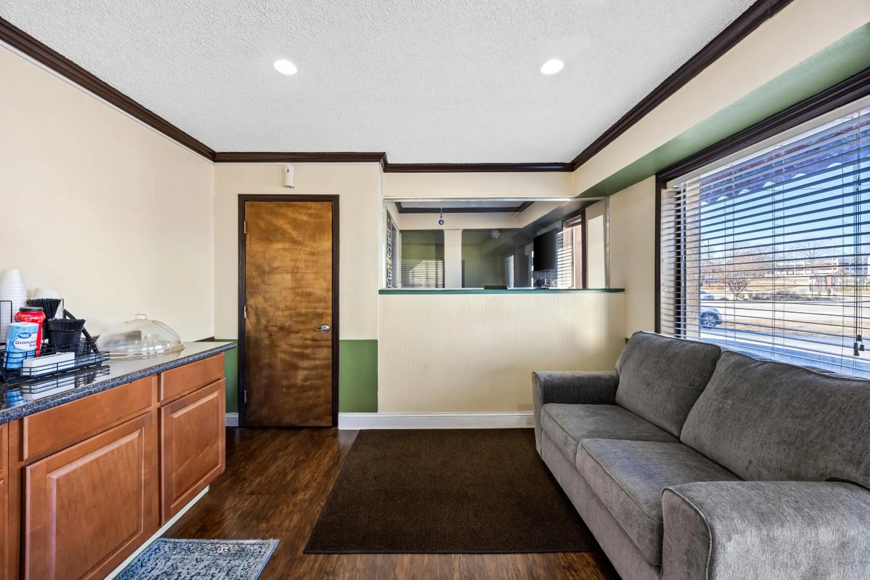 Lobby or reception in America's Best Value Inn-Columbia