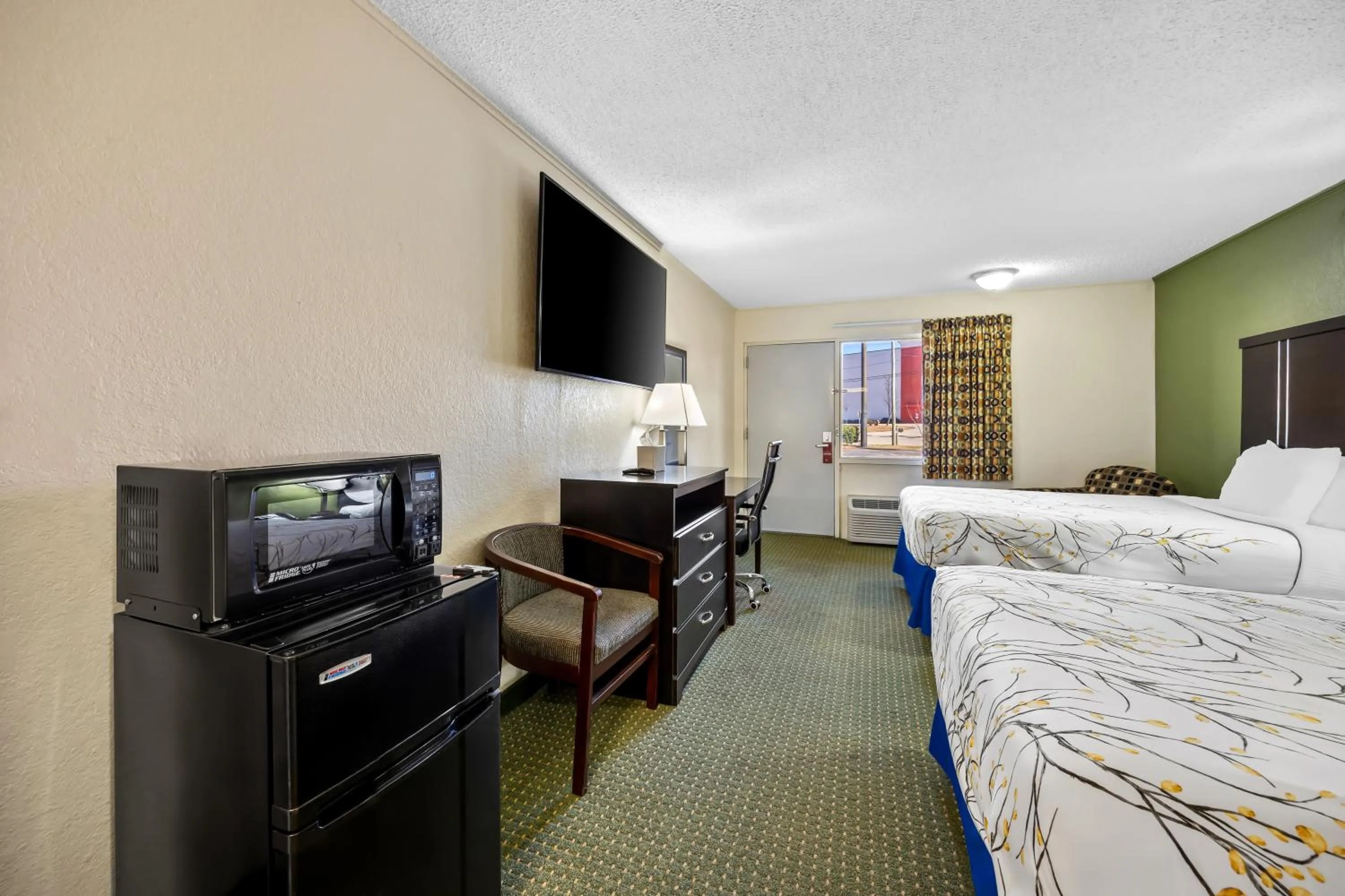 Bed in America's Best Value Inn-Columbia