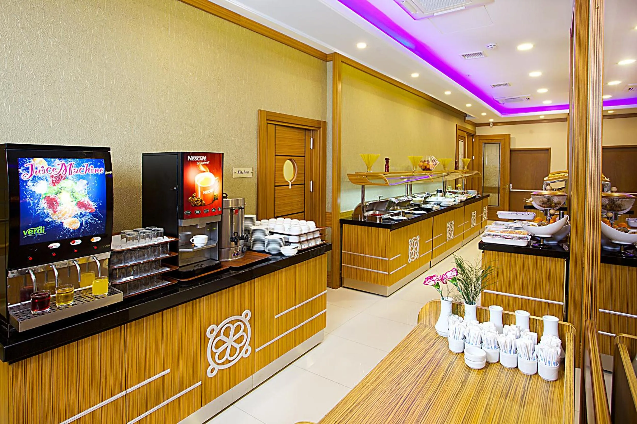 Restaurant/places to eat in Alpinn Hotel Istanbul