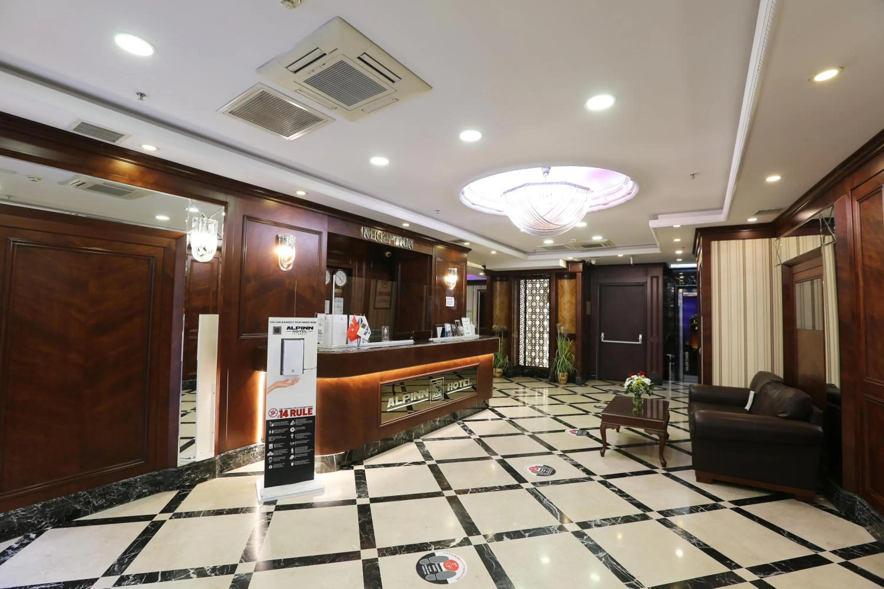 Lobby or reception in Alpinn Hotel Istanbul