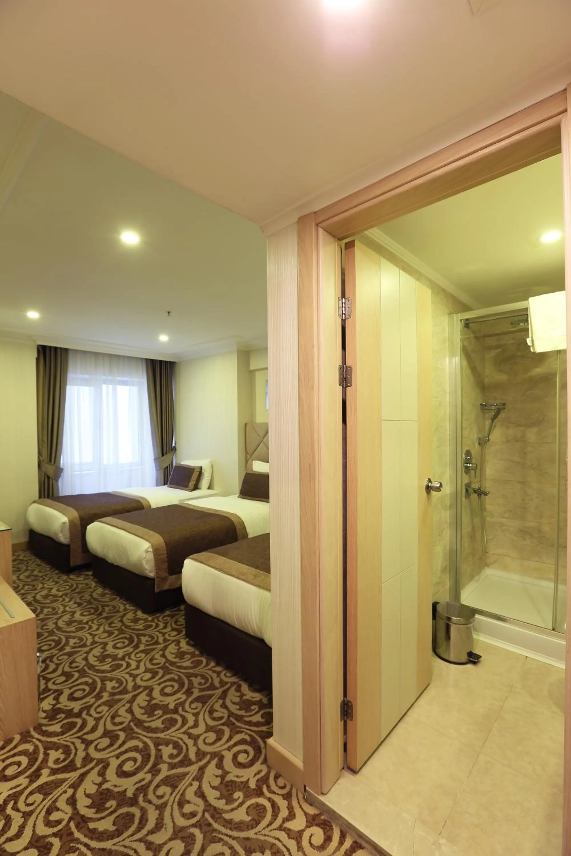 Photo of the whole room, Bed in Alpinn Hotel Istanbul