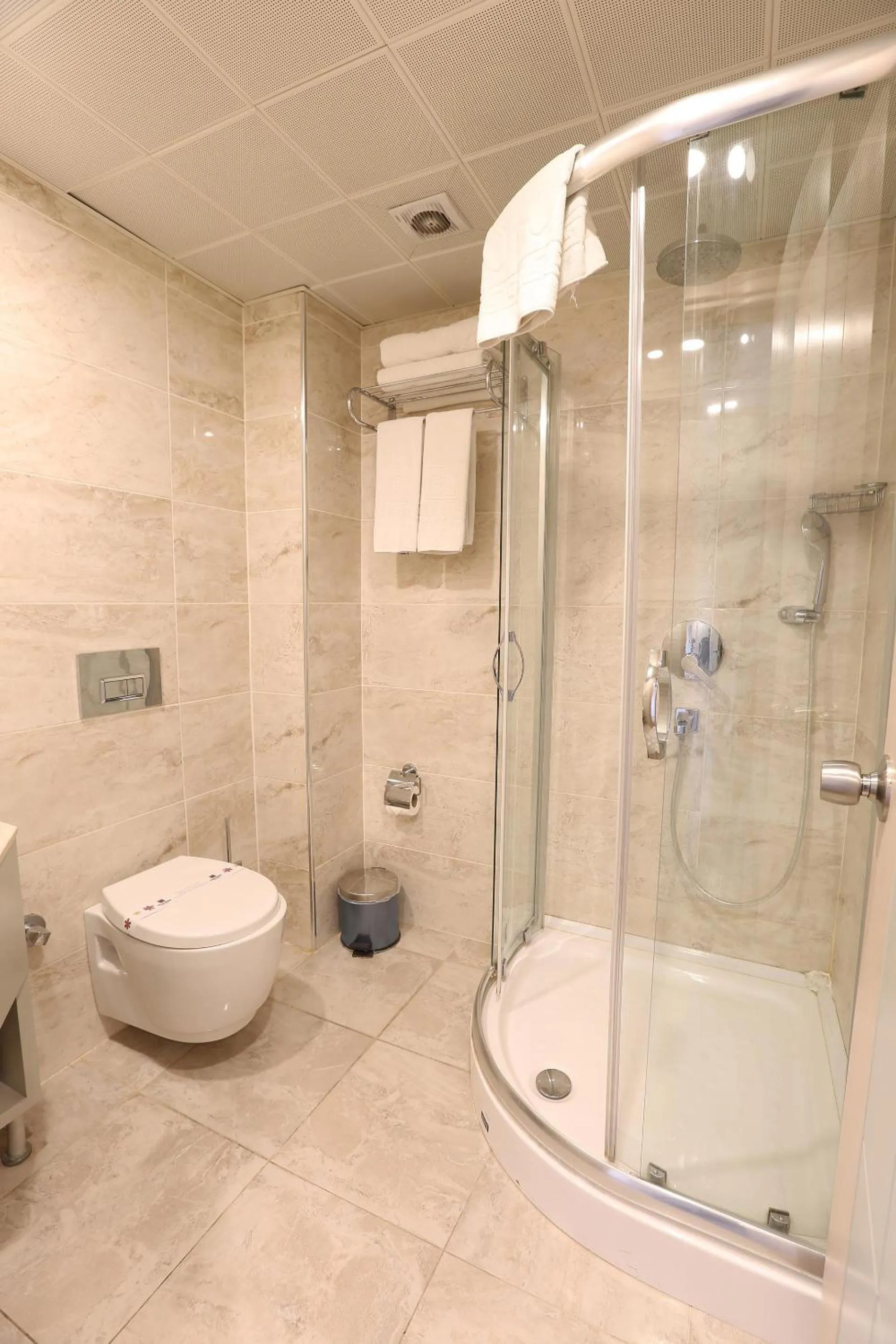 Shower in Alpinn Hotel Istanbul