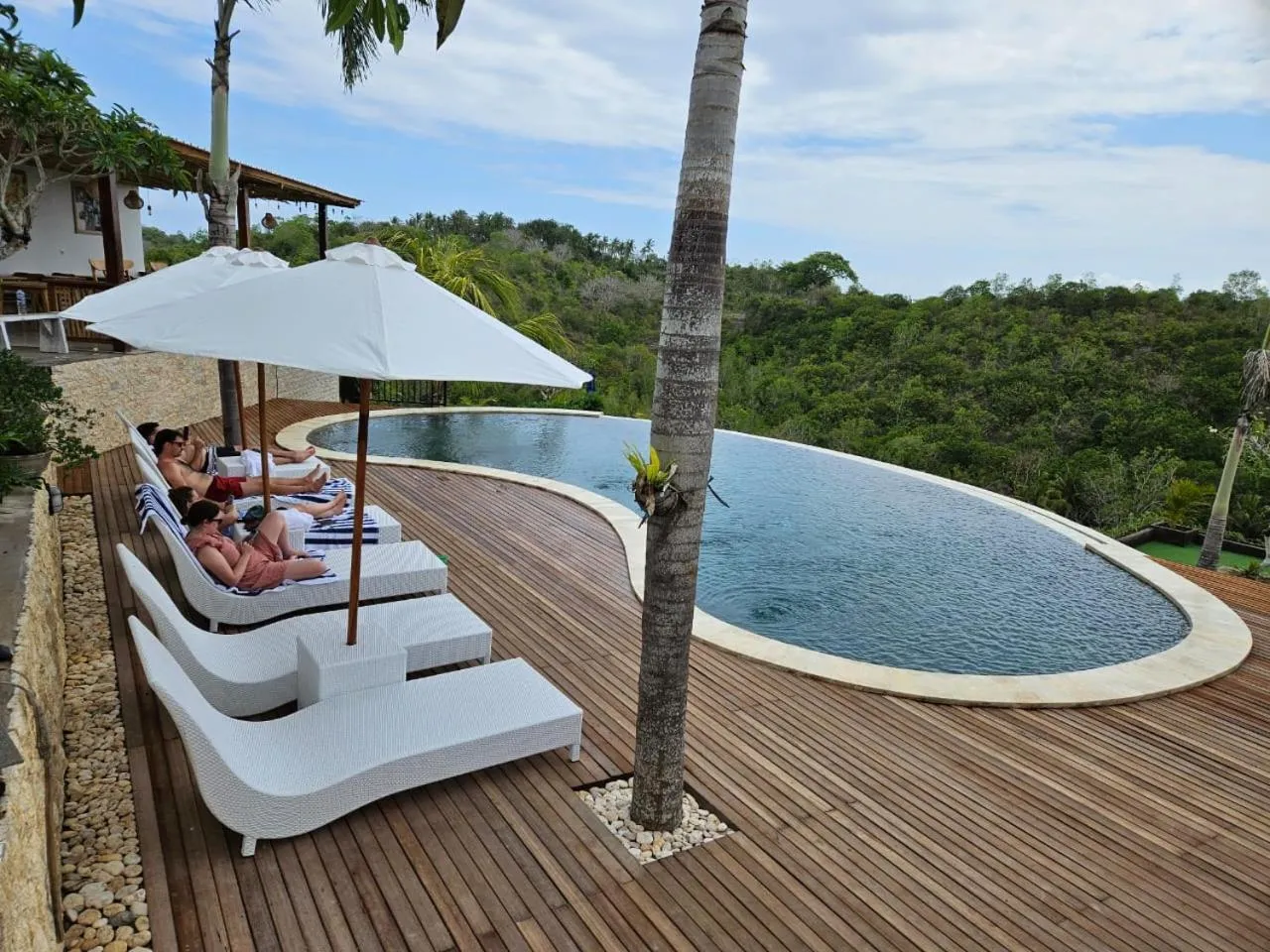 Swimming pool in Kelingking Parama Resort