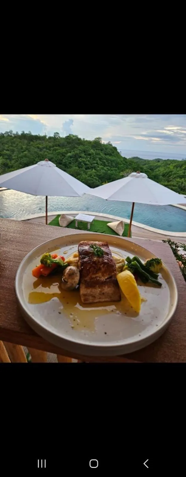 Restaurant/places to eat in Kelingking Parama Resort