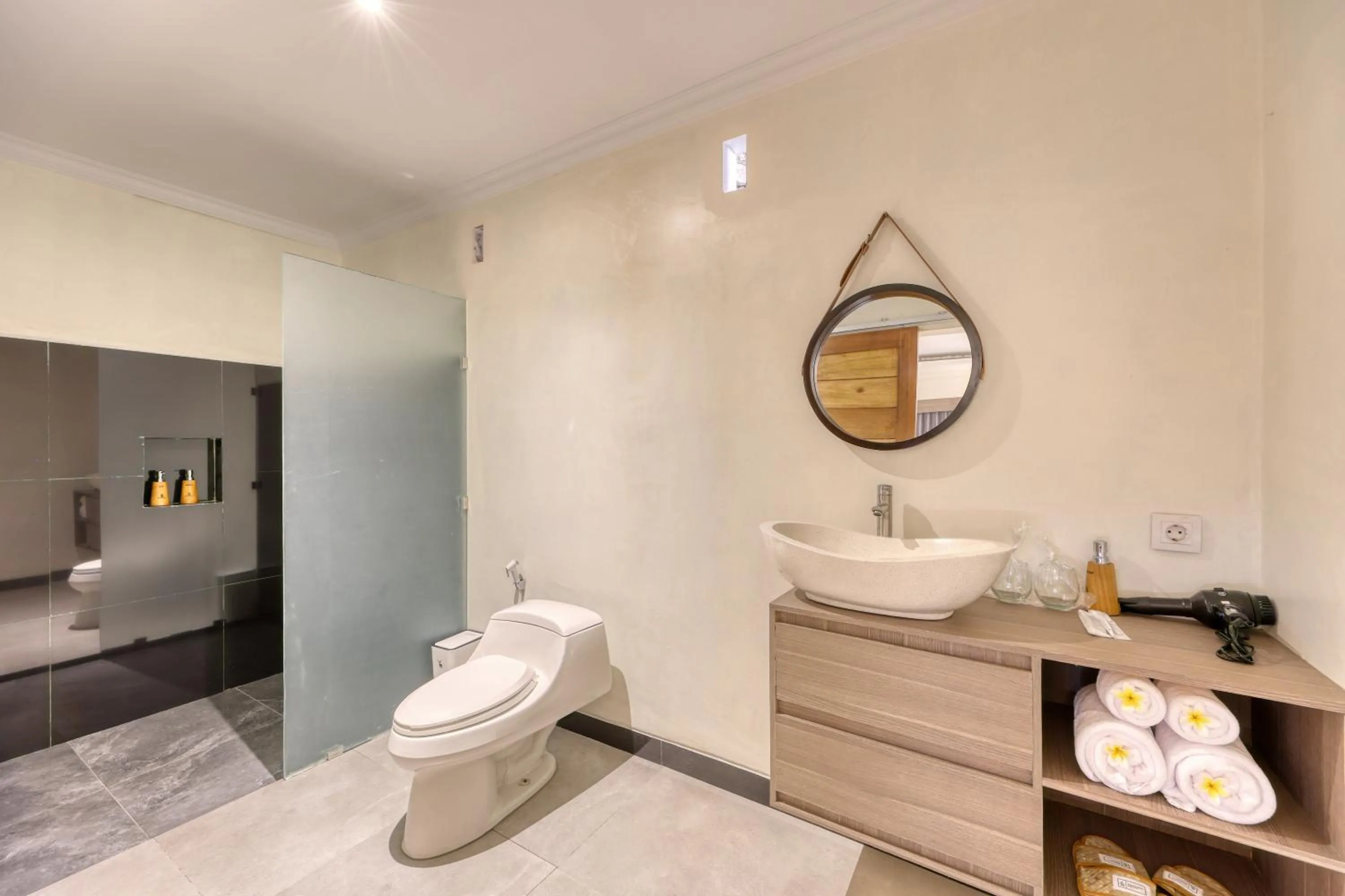 Bathroom in Kelingking Parama Resort