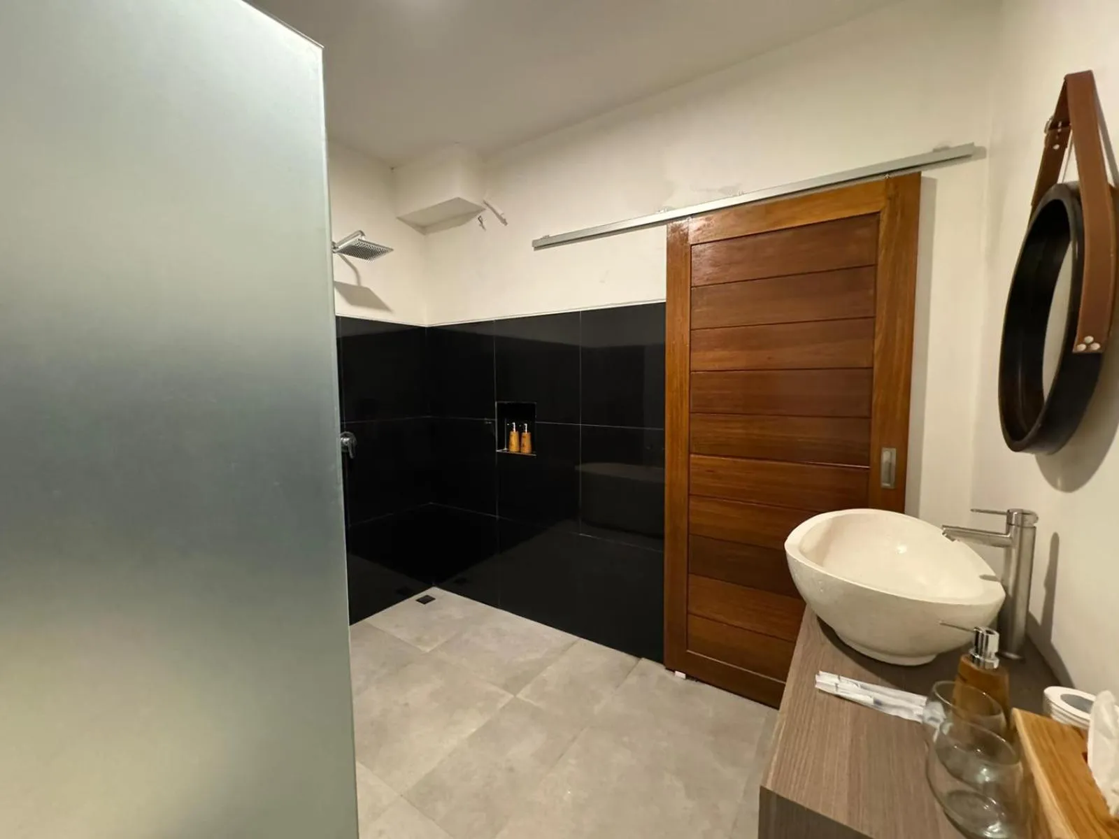 Shower in Kelingking Parama Resort