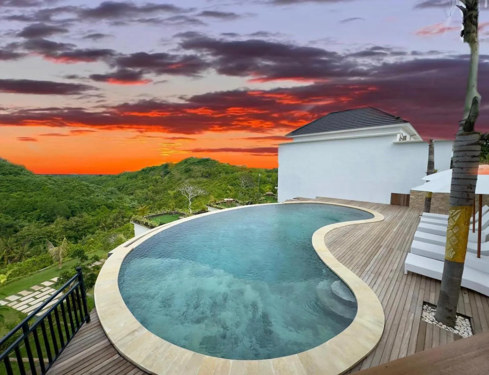 Property building in Kelingking Parama Resort