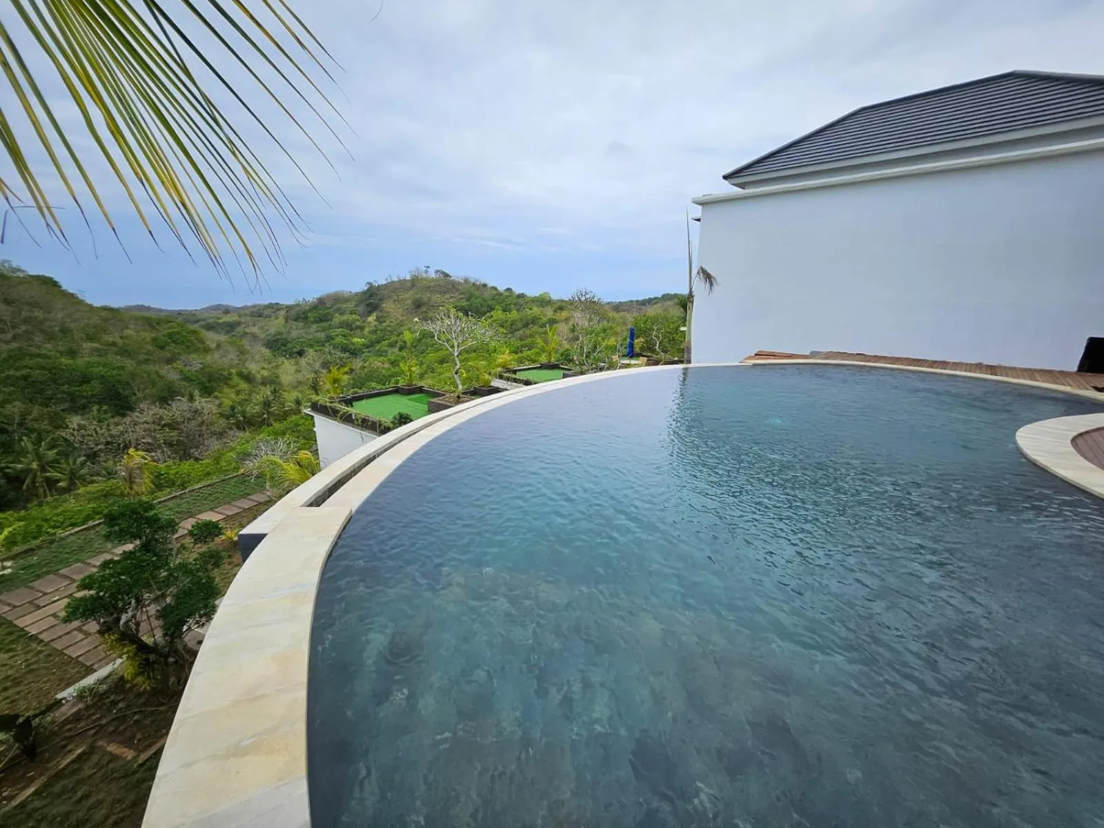 Swimming pool in Kelingking Parama Resort