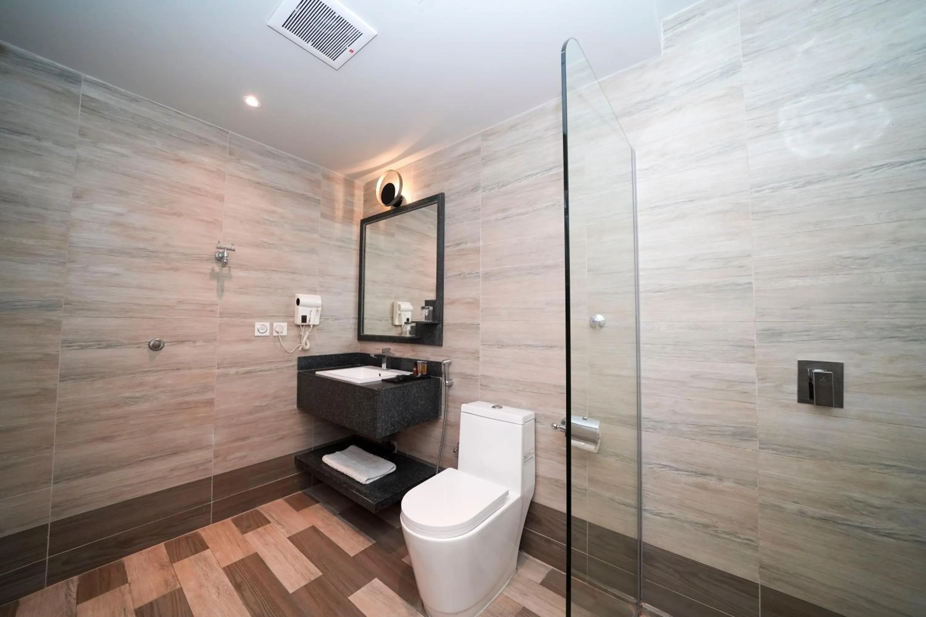 Shower in Seven Palaces Hotel