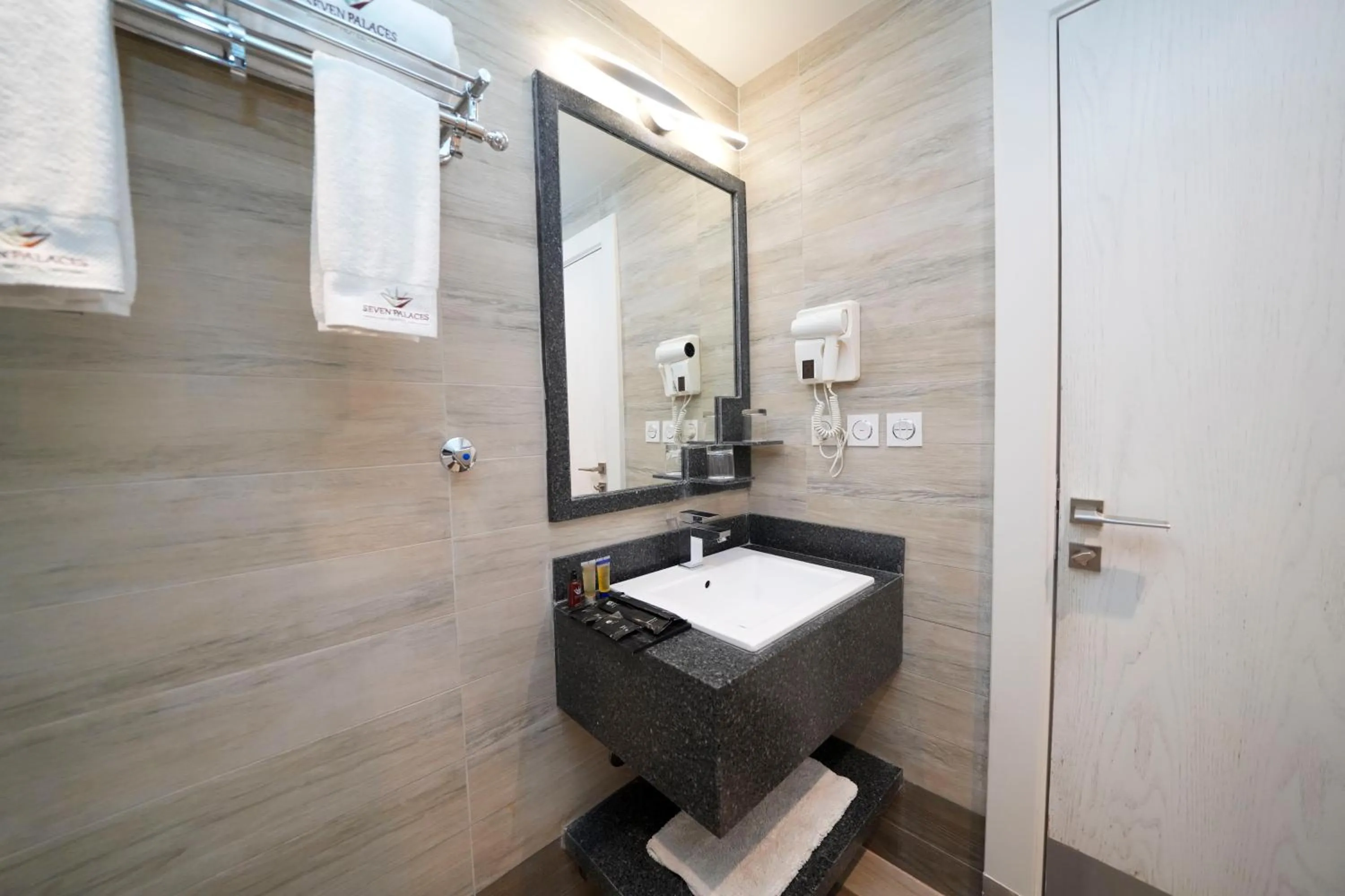 Shower in Seven Palaces Hotel