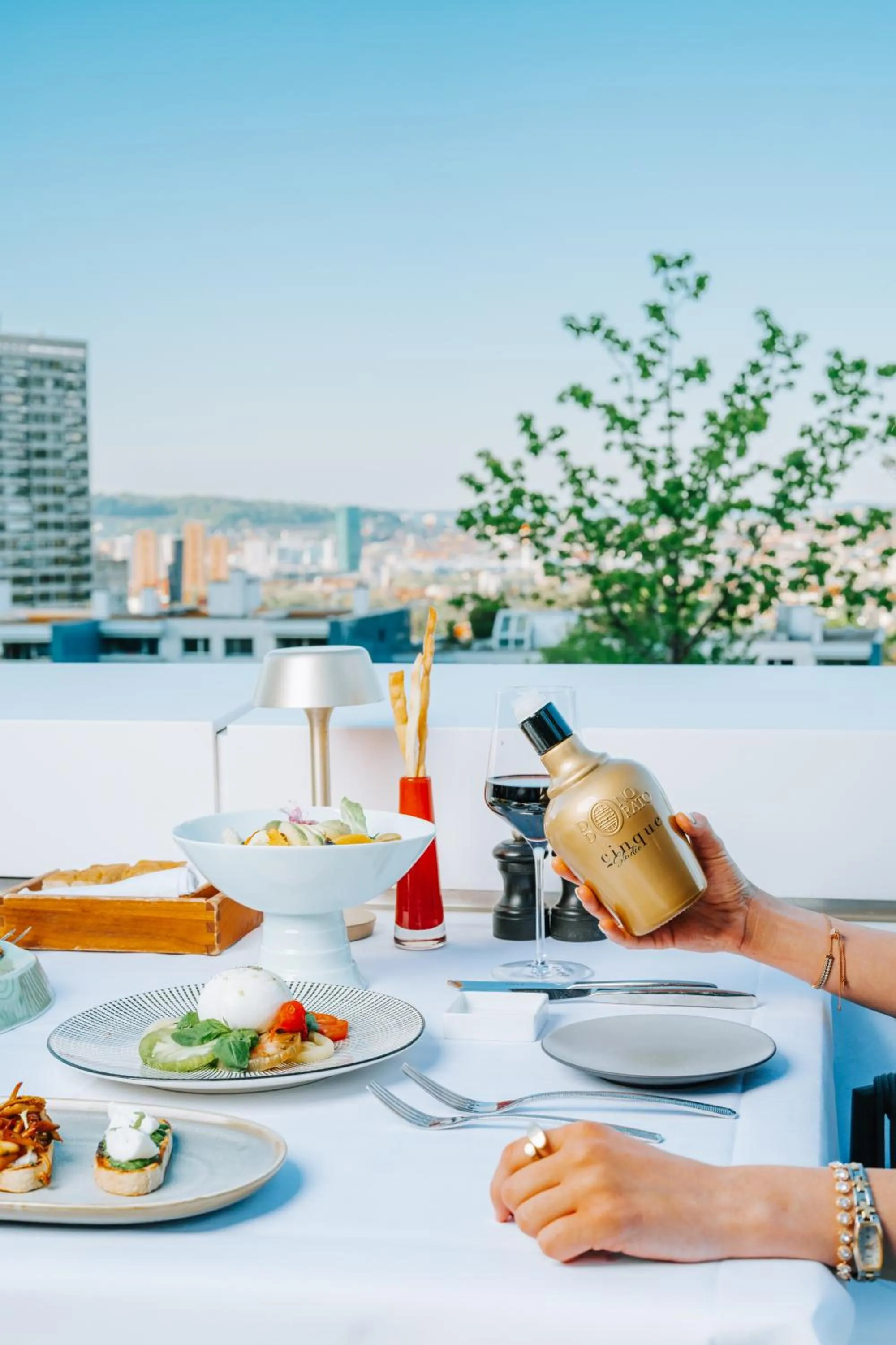 Food and drinks in FIVE Zurich - Luxury City Resort