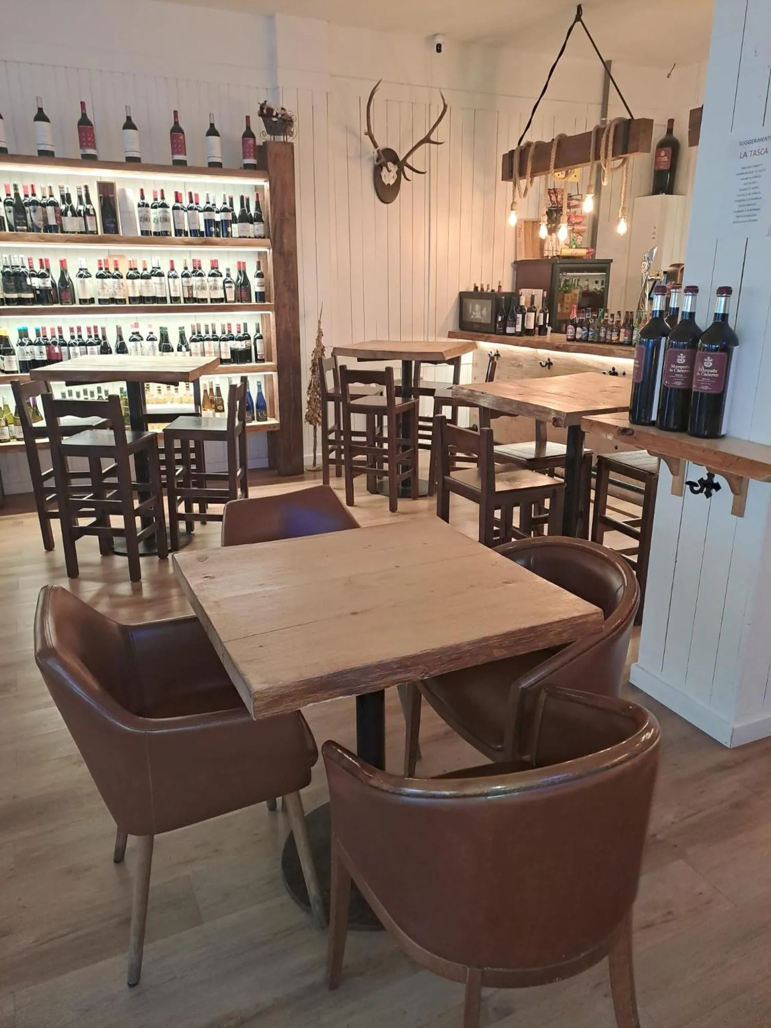 Restaurant/places to eat in Hotel Merino