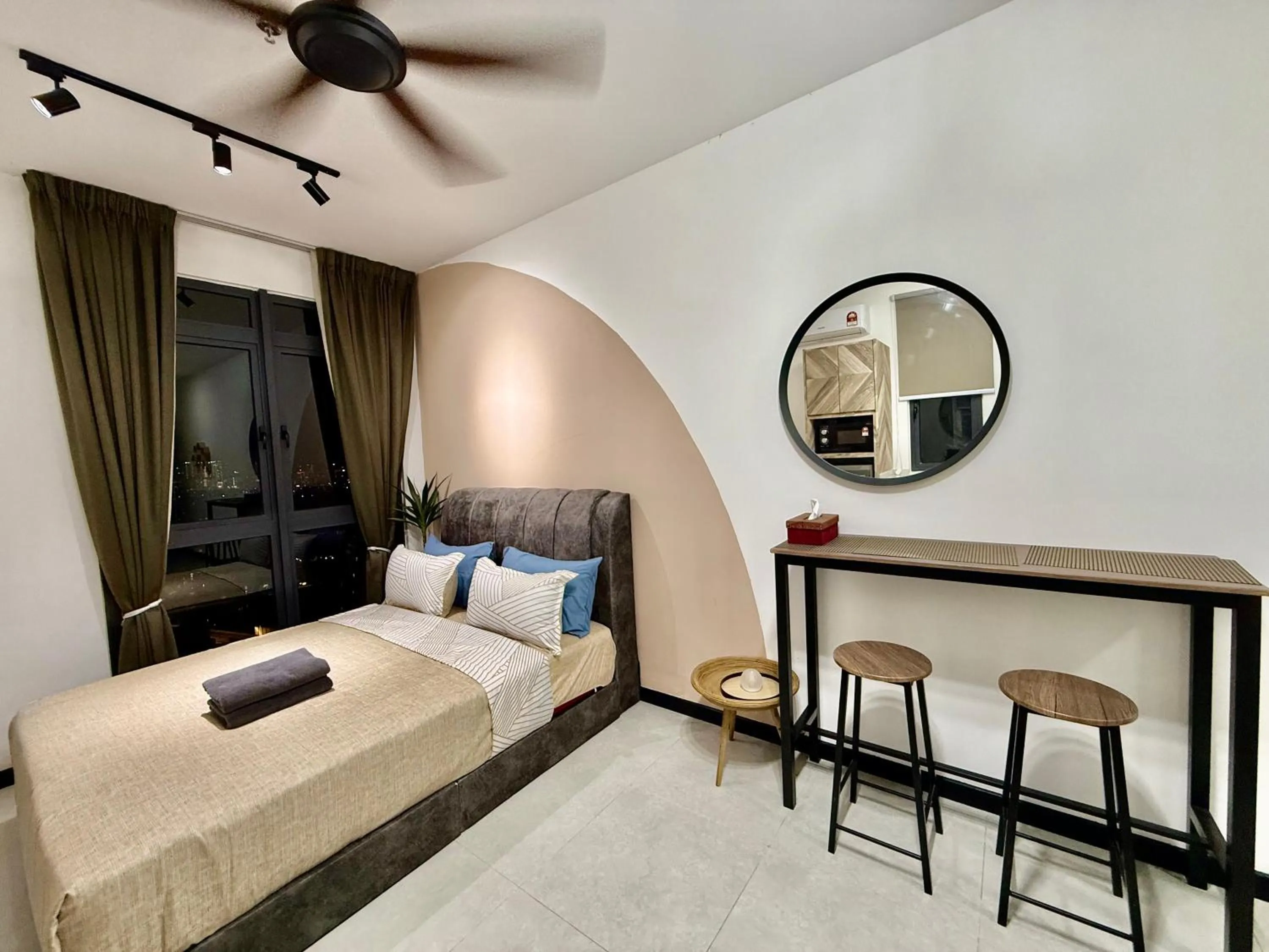 Bed in Neu Suites Service Apartment By Moonlight