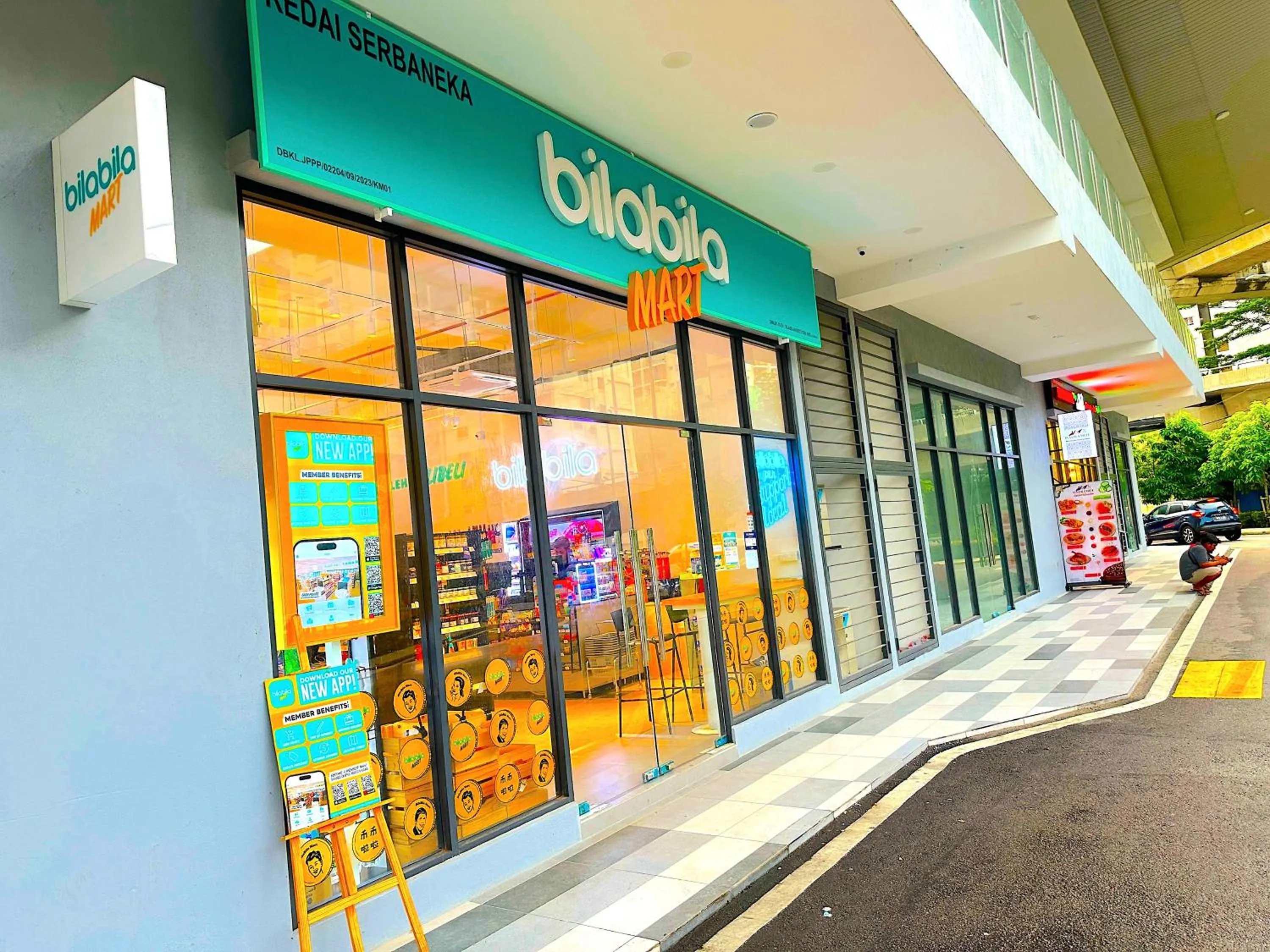 Supermarket/grocery shop in Neu Suites Service Apartment By Moonlight