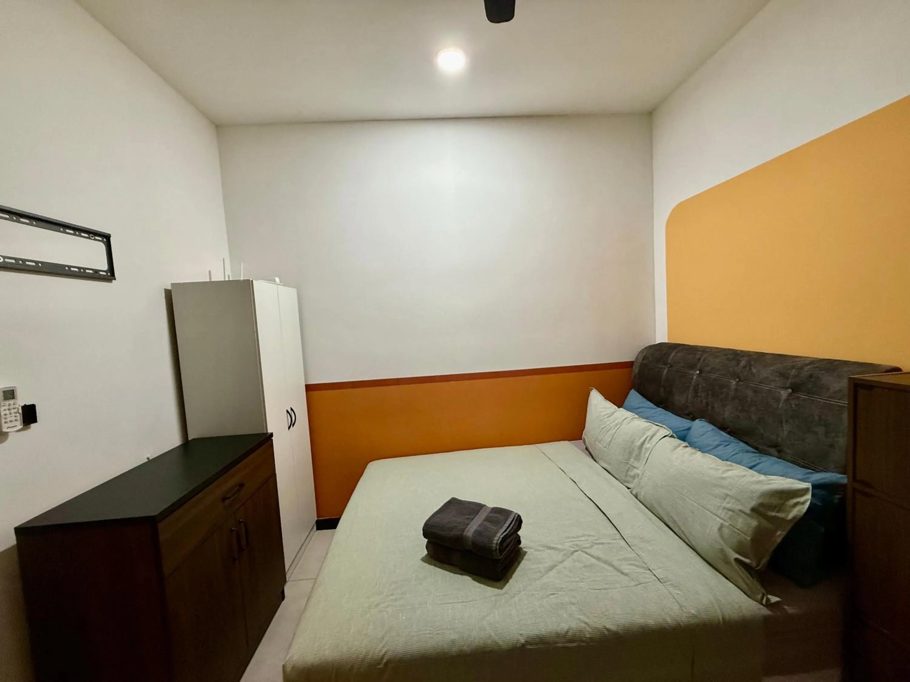 Bed in Neu Suites Service Apartment By Moonlight